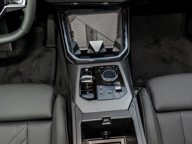 BMW X3 view 8