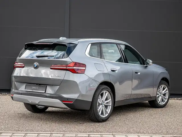 BMW X3 view 2