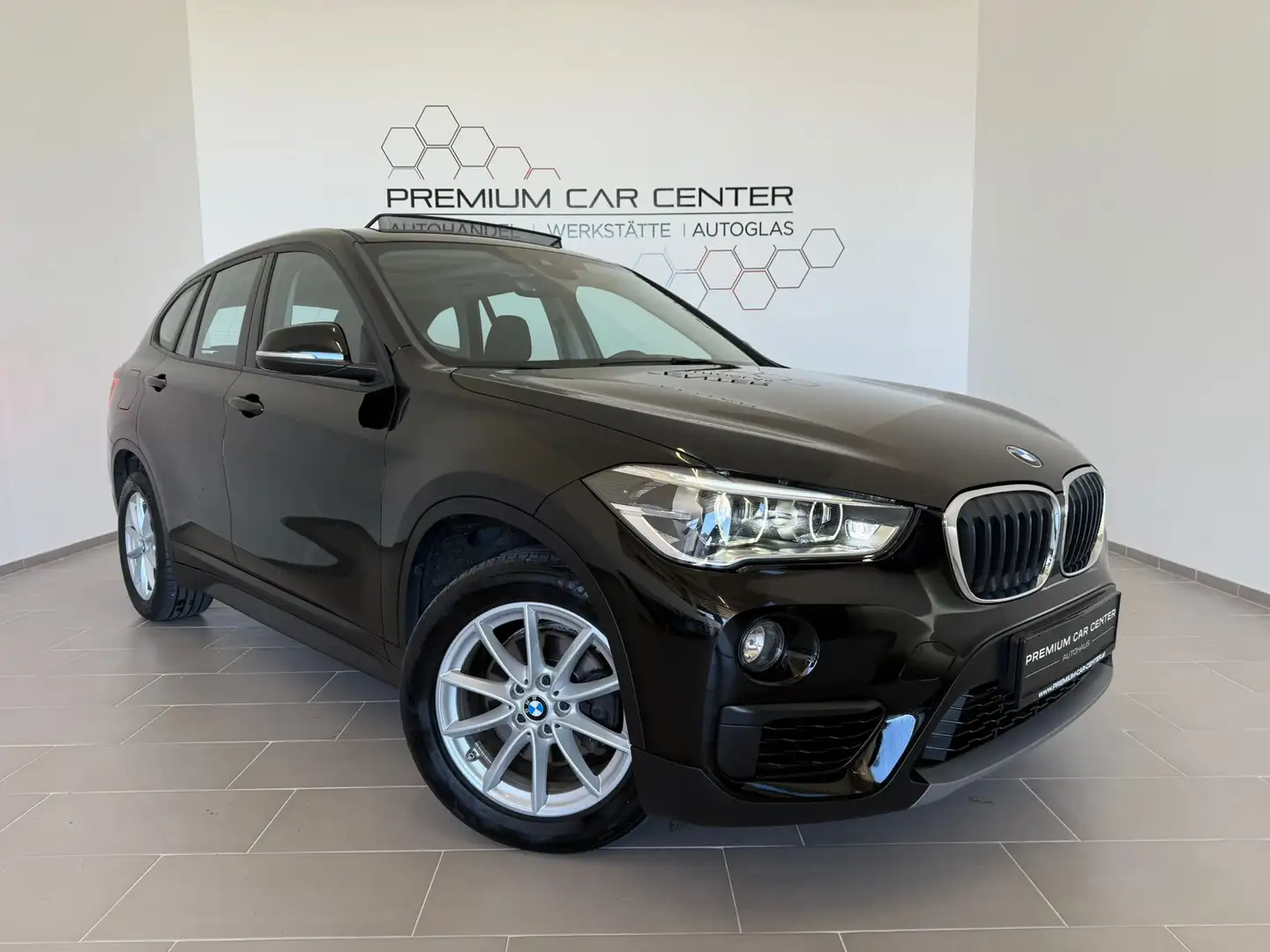BMW X1 xDrive 18d ALLRAD / VOLL-LED / PANO-DACH / NAVI Schwarz - 1