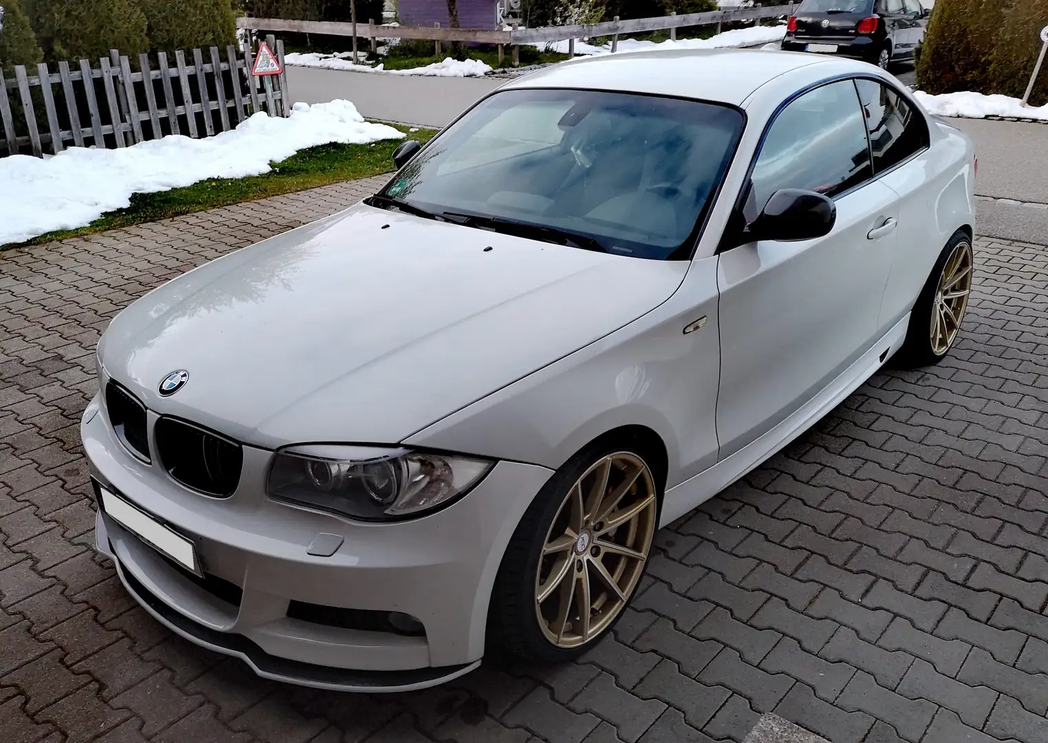 BMW 120 E82 120d M-Paket 250PS Performance Vollaus. TÜV Weiß - 1