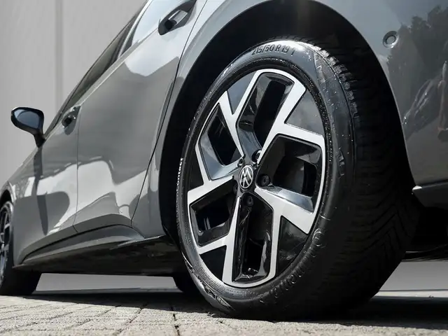 Volkswagen Id.3 view 7