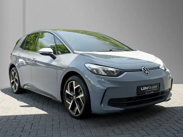 Volkswagen Id.3 view 5