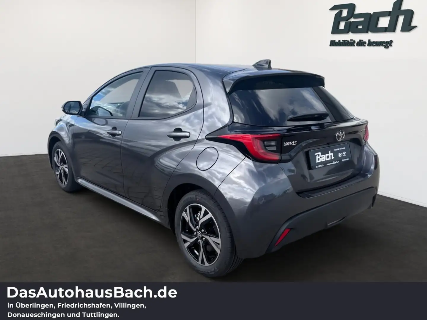 Toyota Yaris 1.5 Hybrid Teamplayer mit Comfort-Paket Grau - 2