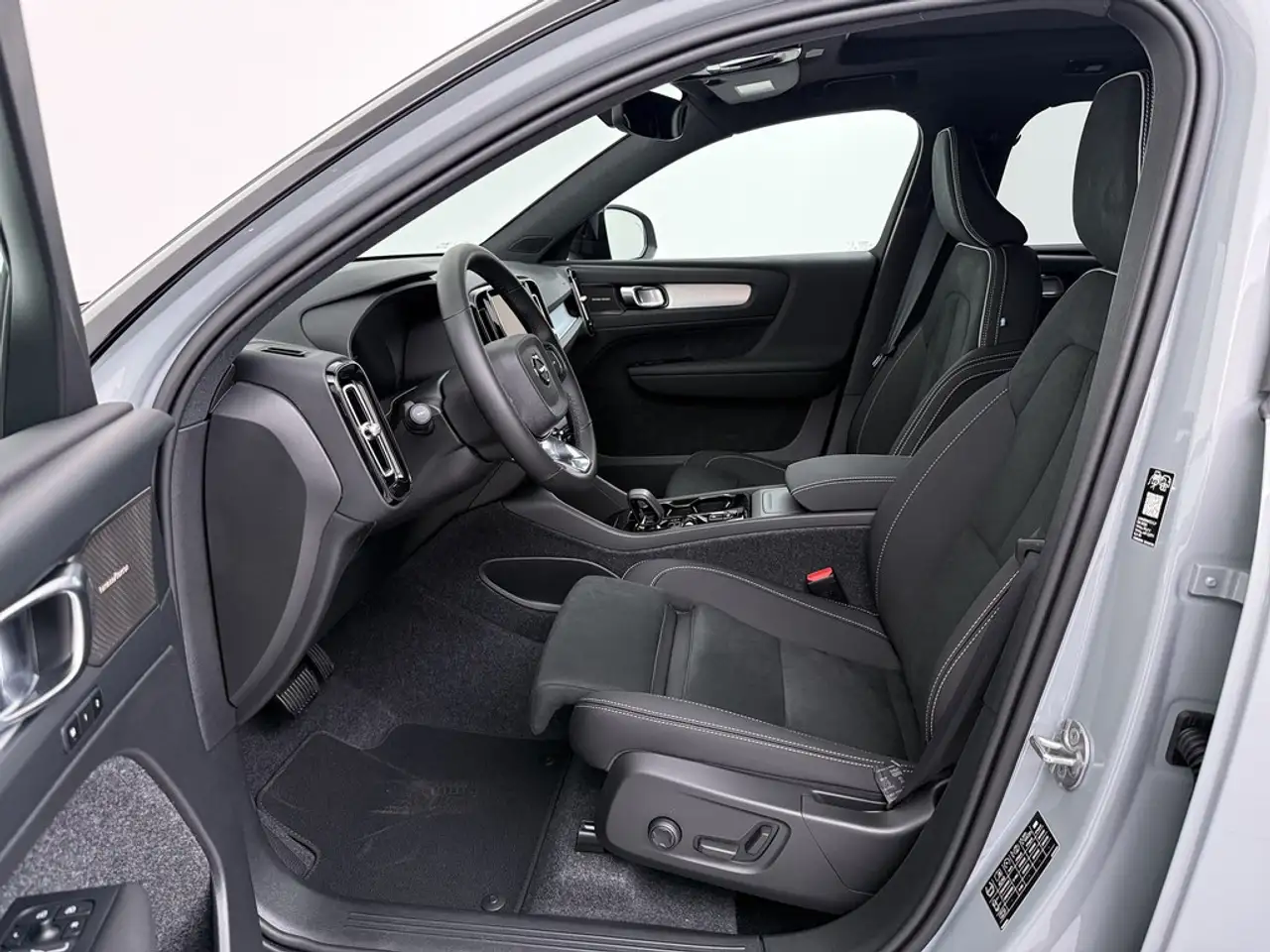 Volvo XC40 2026 — фото 12