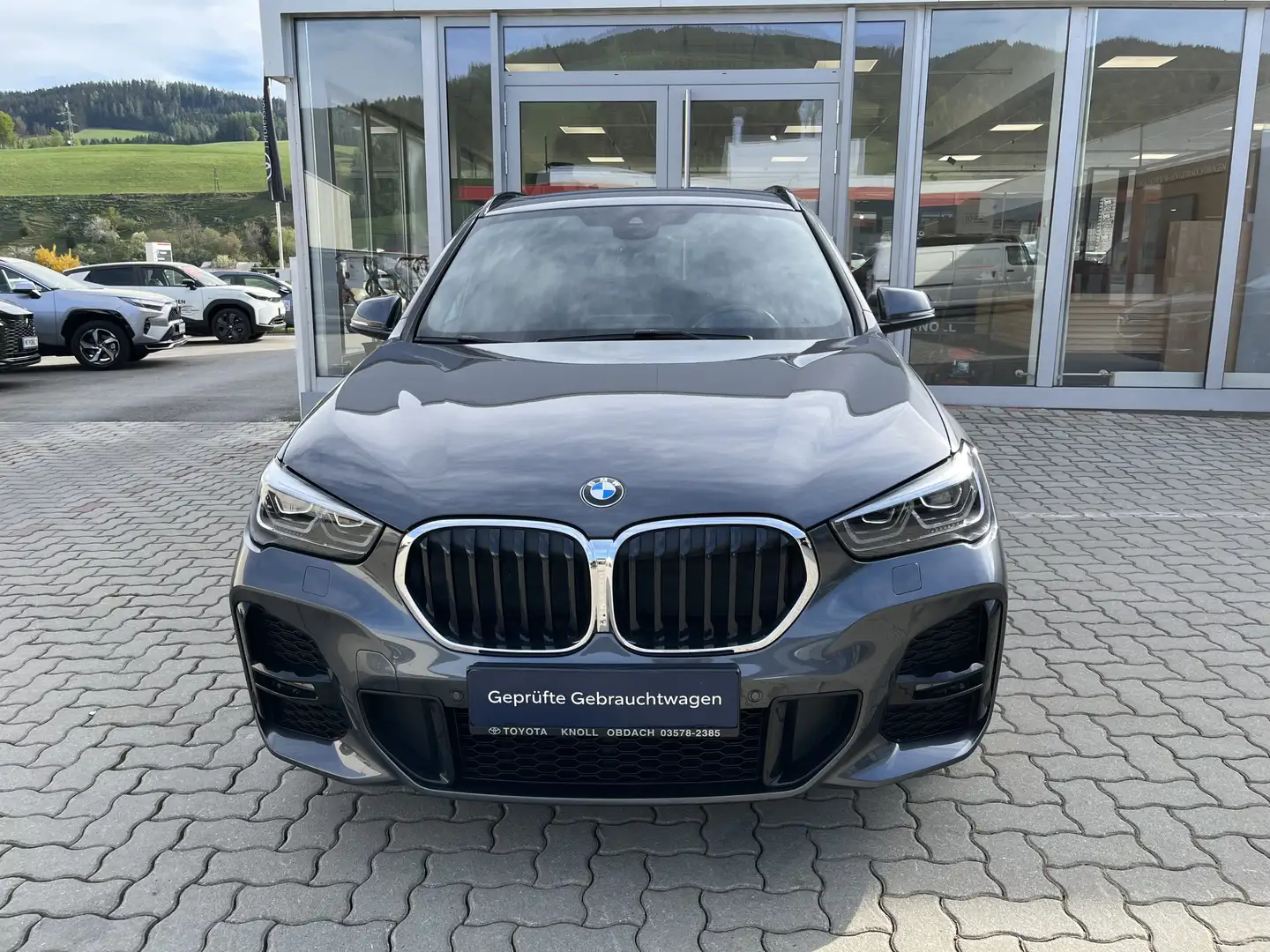 BMW X1 xDrive18d M Sport Grau - 2