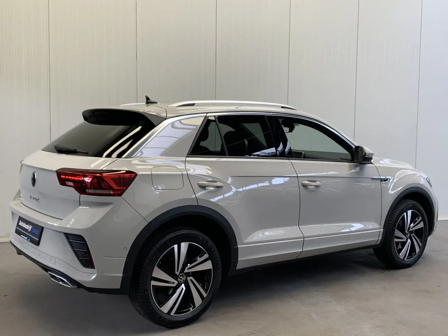 Volkswagen T-Roc 1.5 TSI R-Line 150PK IQ LIGHT-CAMERA-NAVI-ADAPT.CR Grijs - 2
