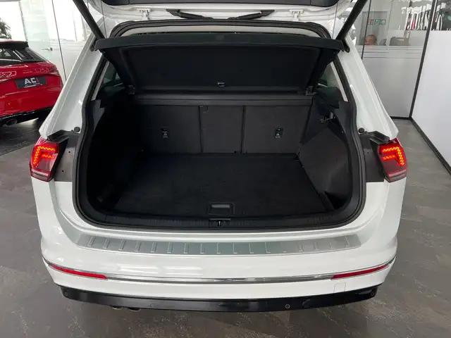 Volkswagen Tiguan view 12