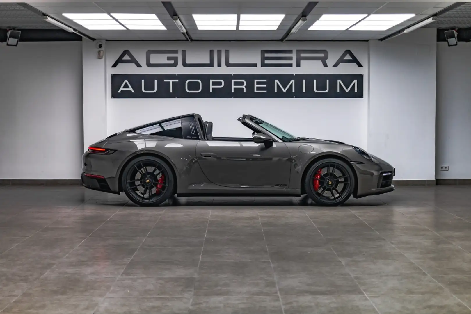 Porsche 992 Targa 4 GTS PDK Gris - 2