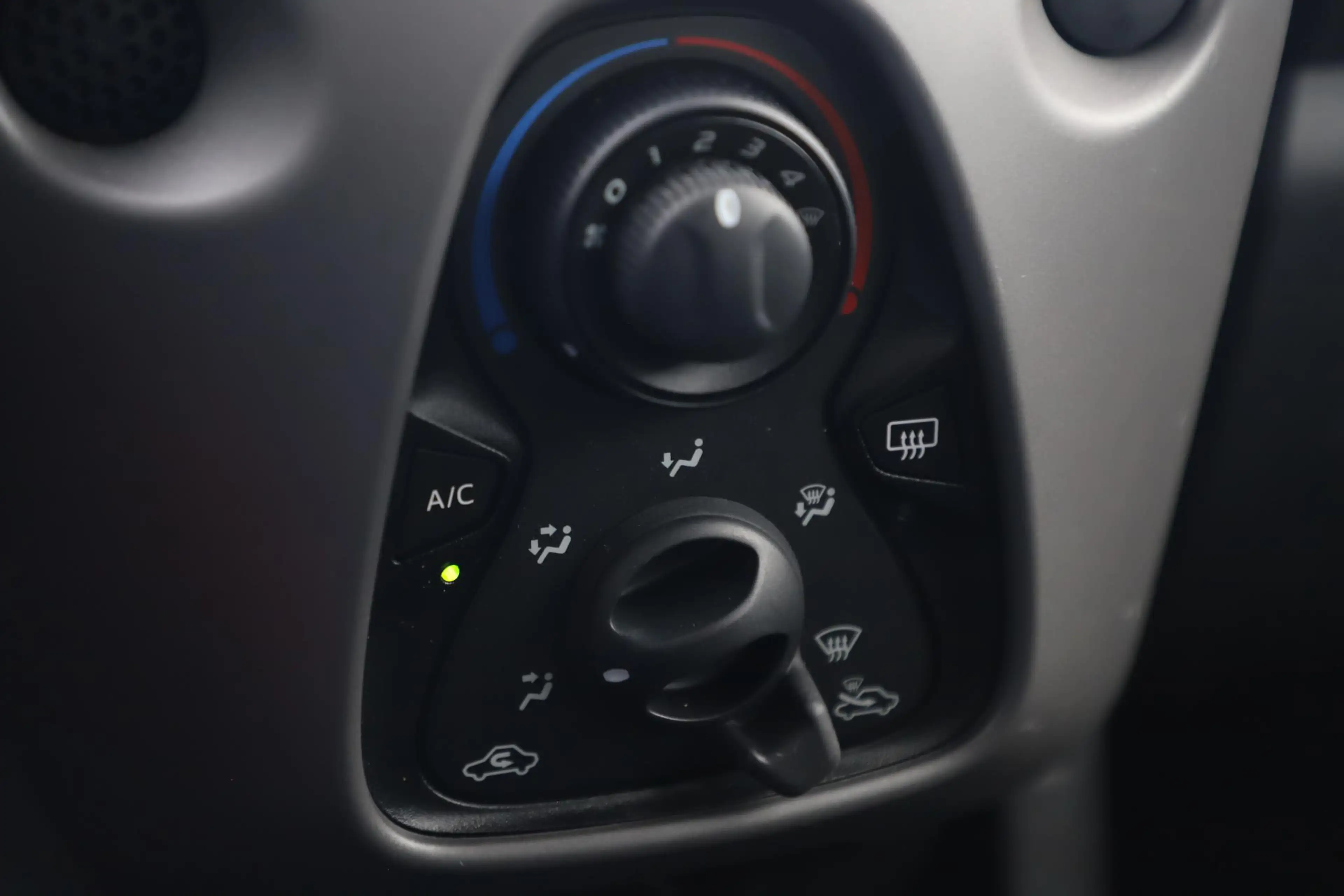 Peugeot 108 1.0 e-VTi Active Airco Radio Bluetooth Elektrische — photo 11