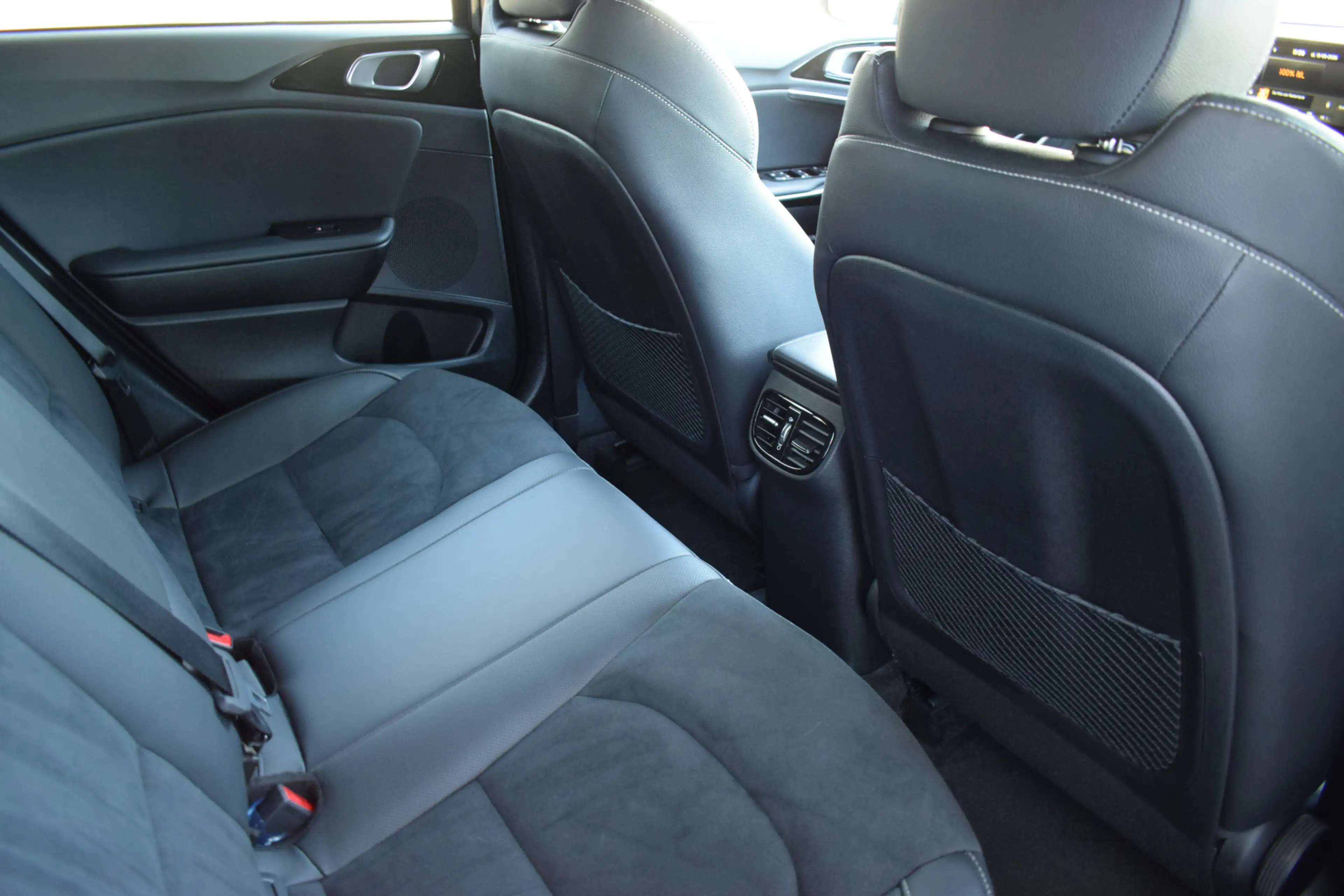 Kia Ceed SW / cee'd SW Sportswagon 1.5 T-GDi MHEV GT-Line Edition | Trekh — photo 11