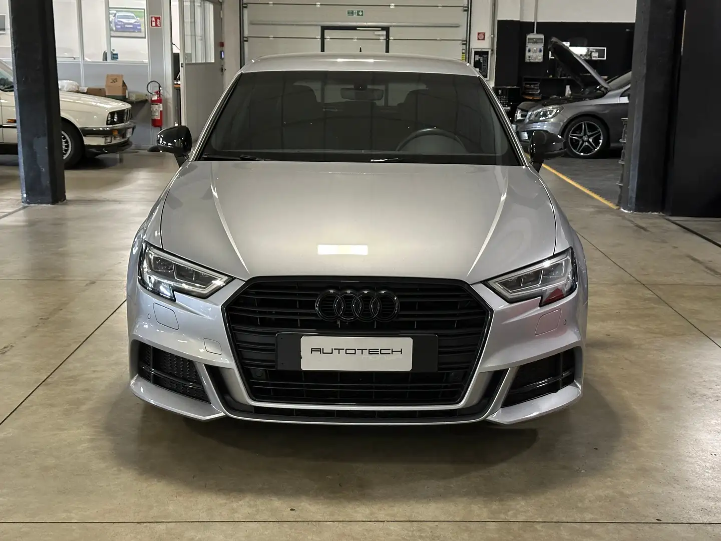 Audi A3 Sportback 35 1.5 tfsi Sline 150cv Zilver - 2
