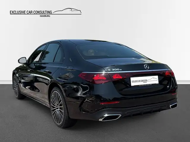 Mercedes-Benz E-Class view 4