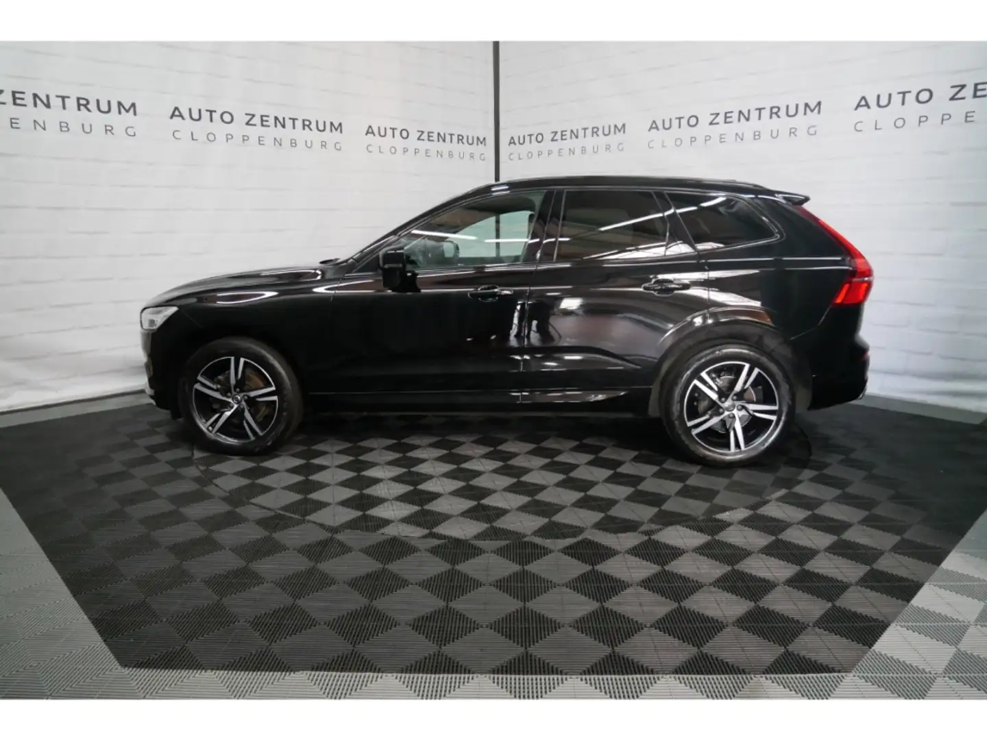 Volvo XC60 R Design 2WD D4 LED+Navi+Leder+Kamera+19'' Schwarz - 2