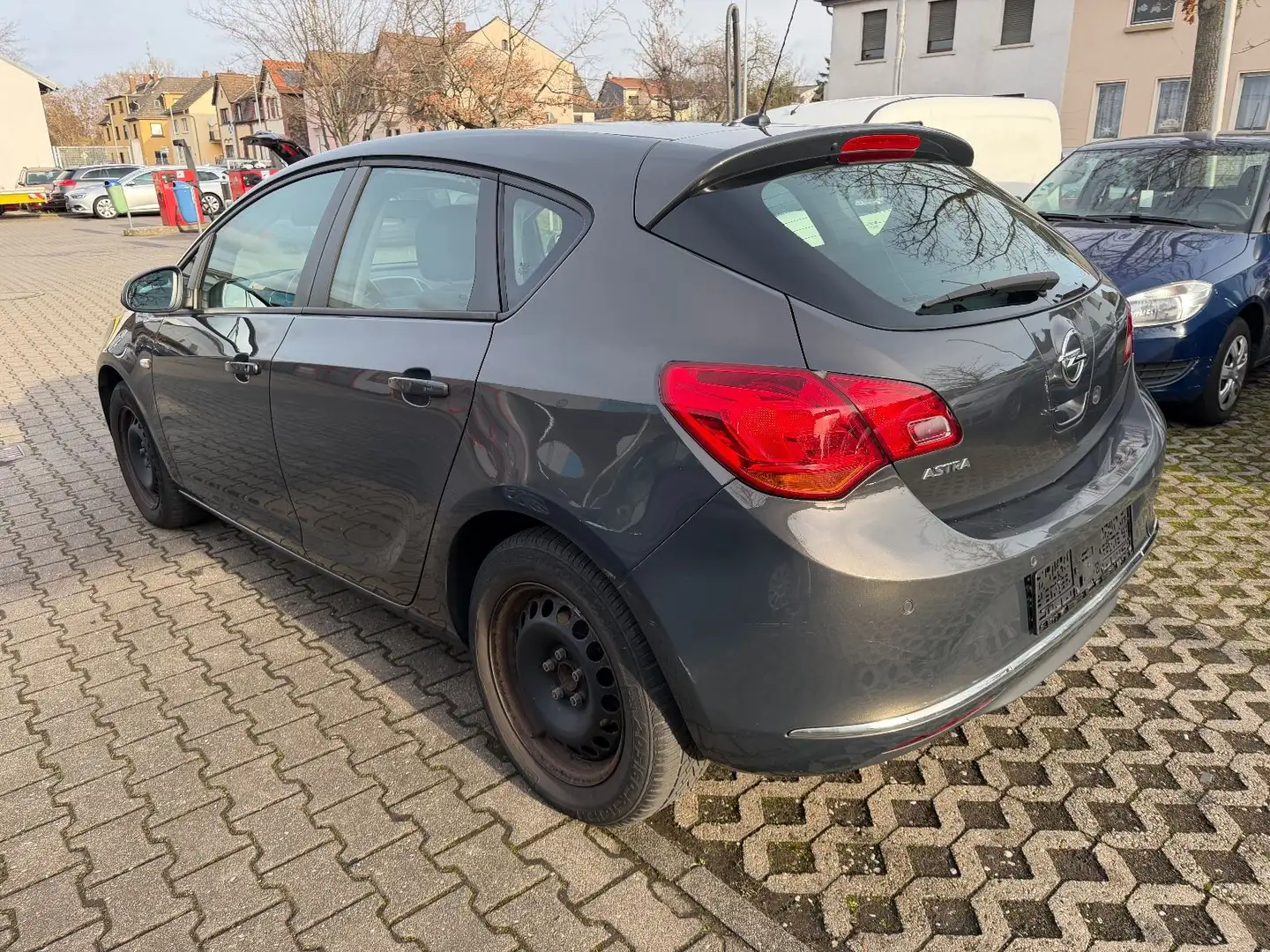 Opel Astra J 1.6 Automatik 1.Vorbesitzer+S-Heft! Gris - 1