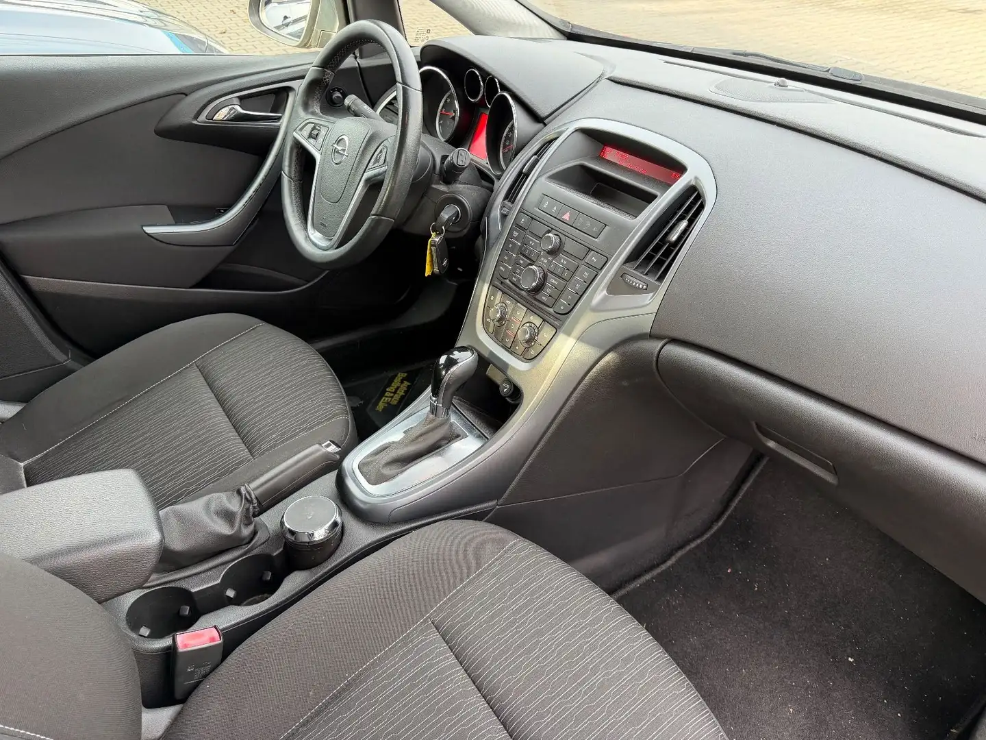 Opel Astra J 1.6 Automatik 1.Vorbesitzer+S-Heft! Grau - 1
