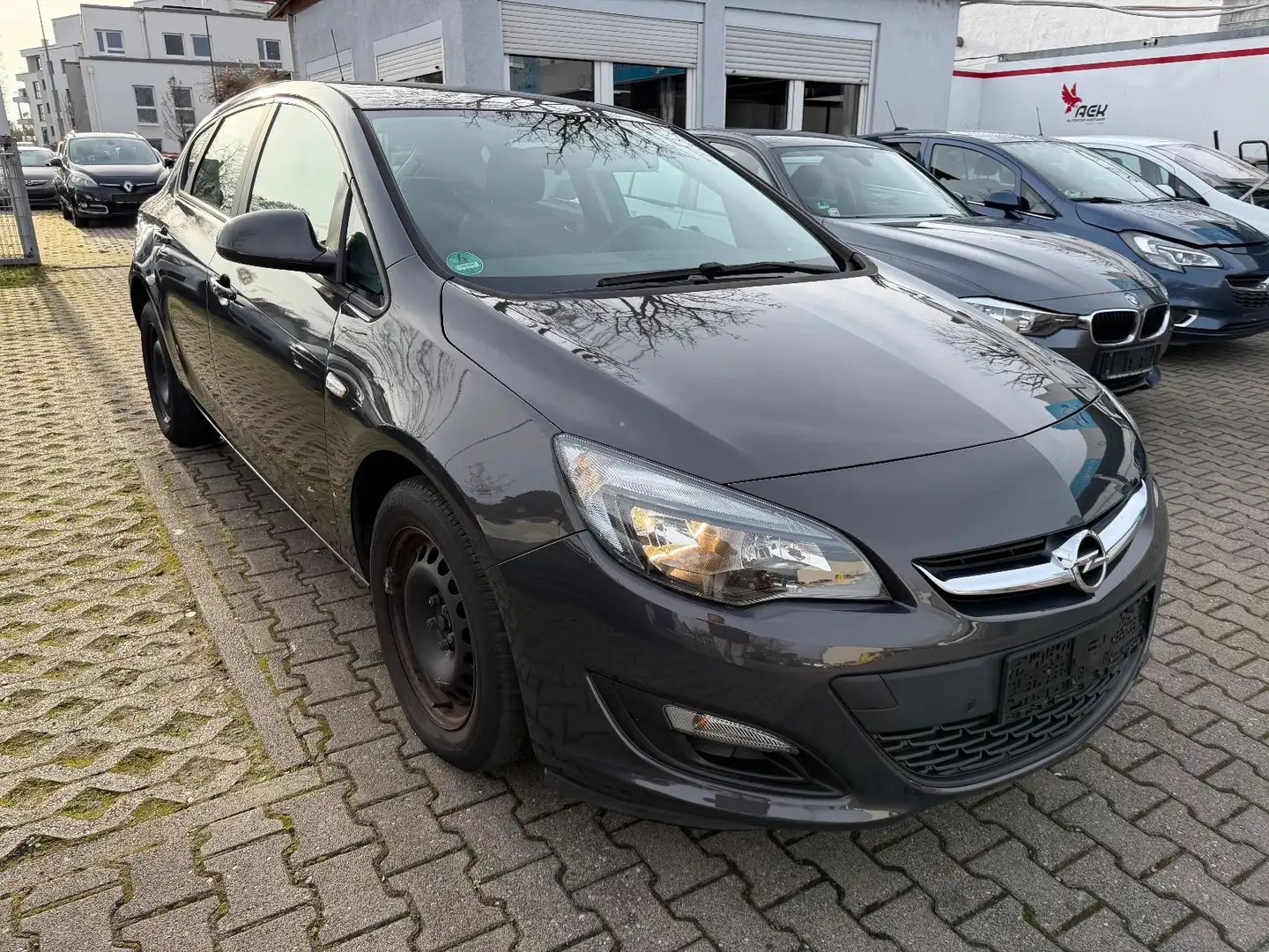 Opel Astra J 1.6 Automatik 1.Vorbesitzer+S-Heft! Grau - 2