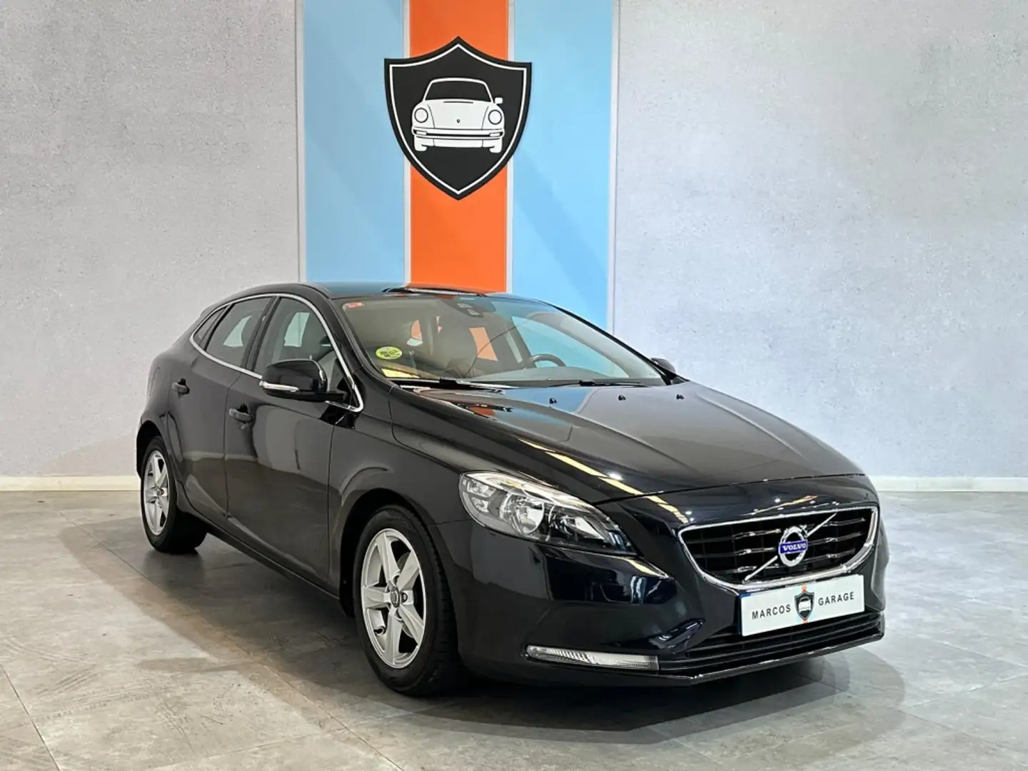 Volvo V40 D2 Momentum 115 Negro - 1