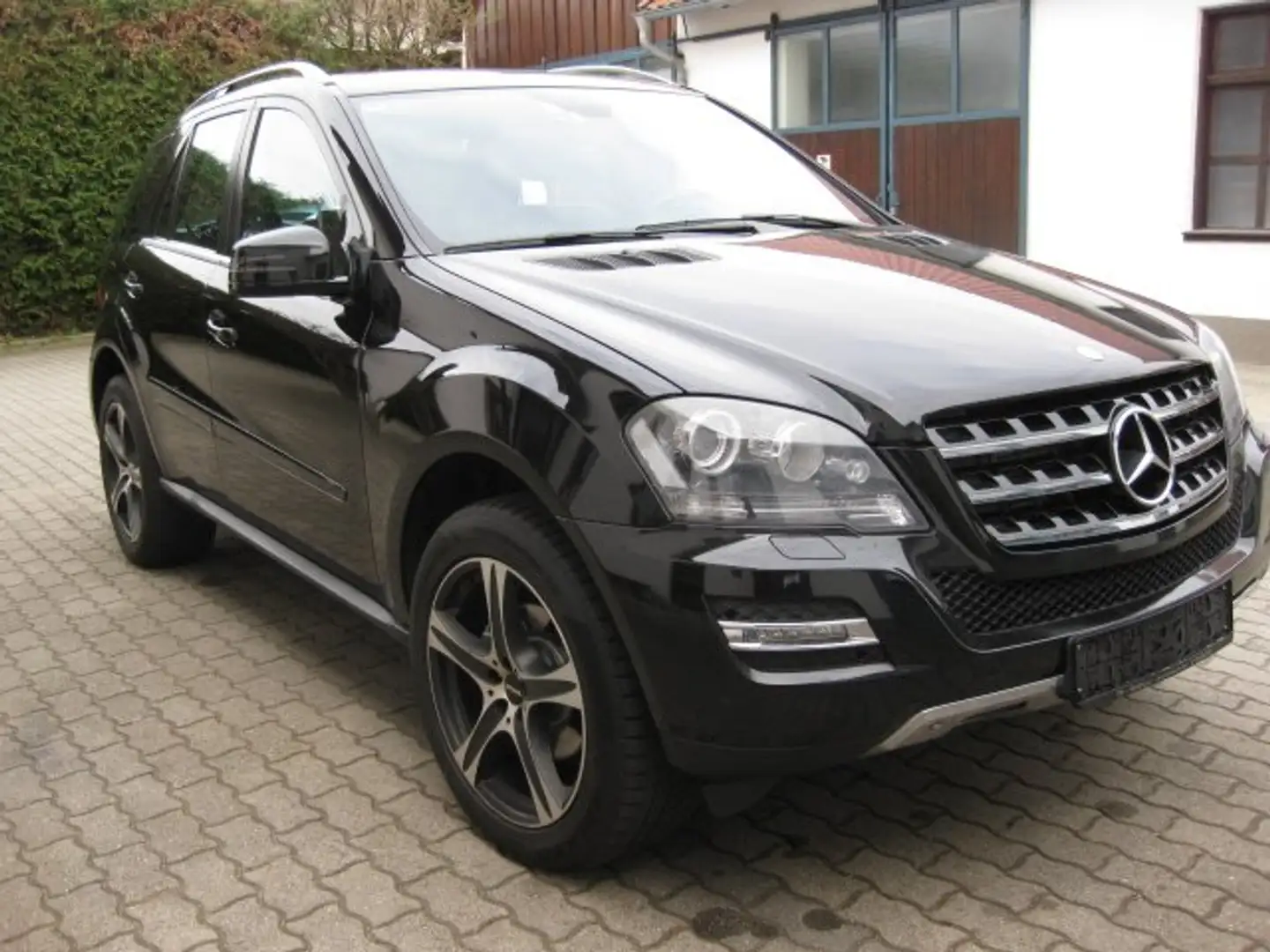 Mercedes-Benz ML 300 ML 300 CDI BlueEfficiency 4Matic (164.121) Schwarz - 1