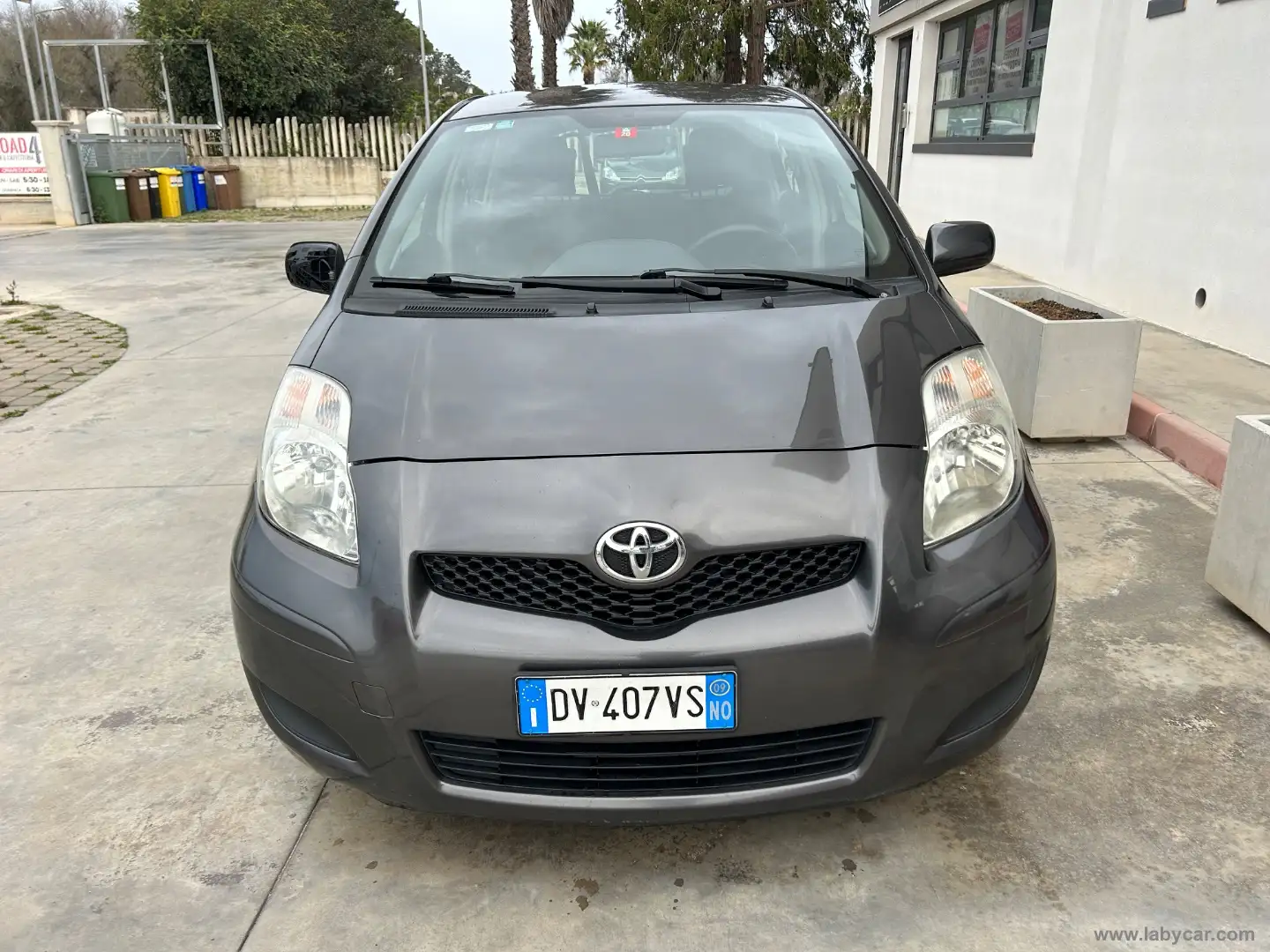 Toyota Yaris 1.0 5p. Sol Grigio - 2