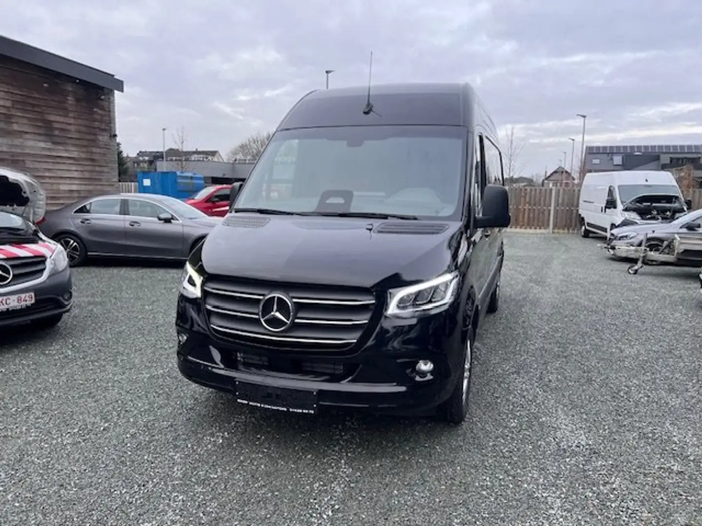 Mercedes-Benz Sprinter 319 d L2-H2 ook beschikbaar in wit en zilver Nero - 1