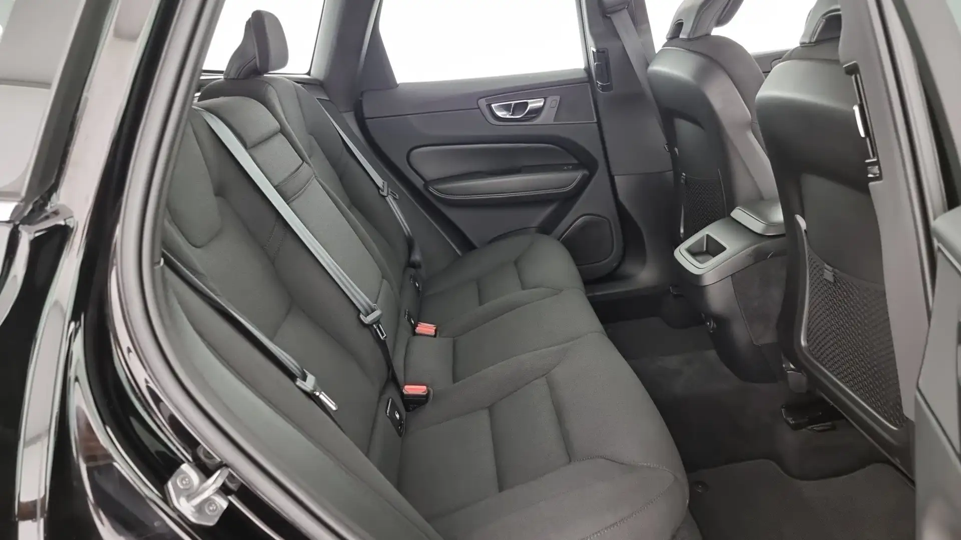 Volvo XC60 B4 (d) AWD Geartronic Momentum Pro N1 Autocarro Nero - 2