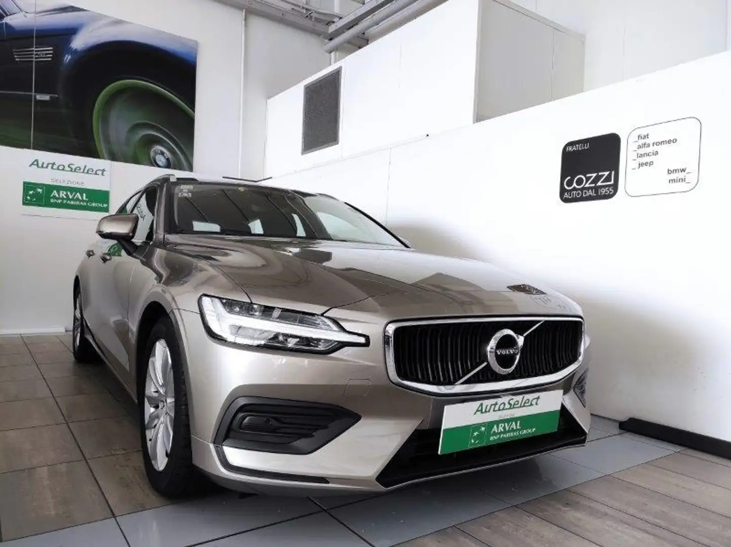 Volvo V60 (2018-->) - V60 D3 AWD Geartronic Business Plus Beige - 1
