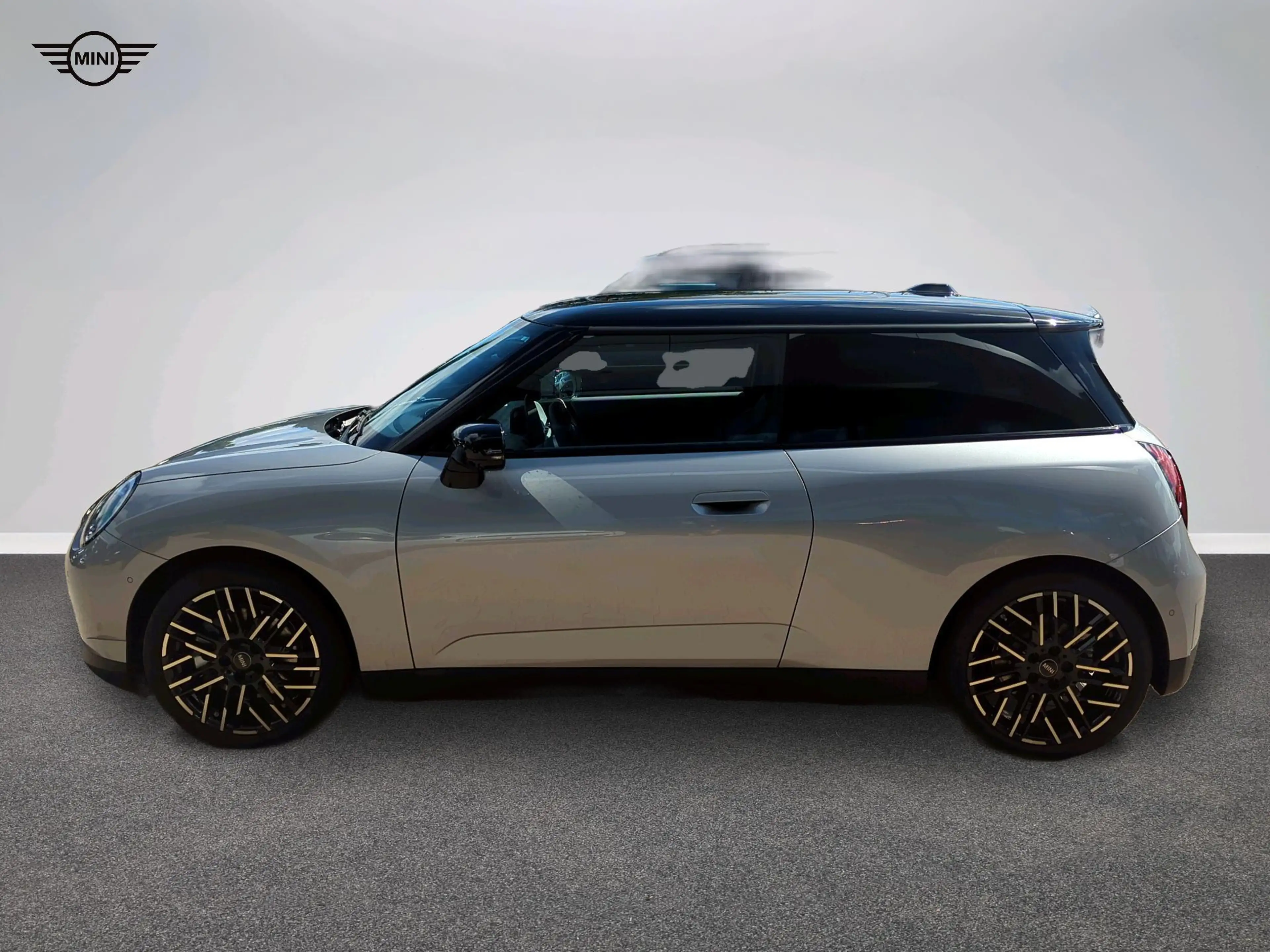 MINI Cooper SE Favoured Trim — photo 3