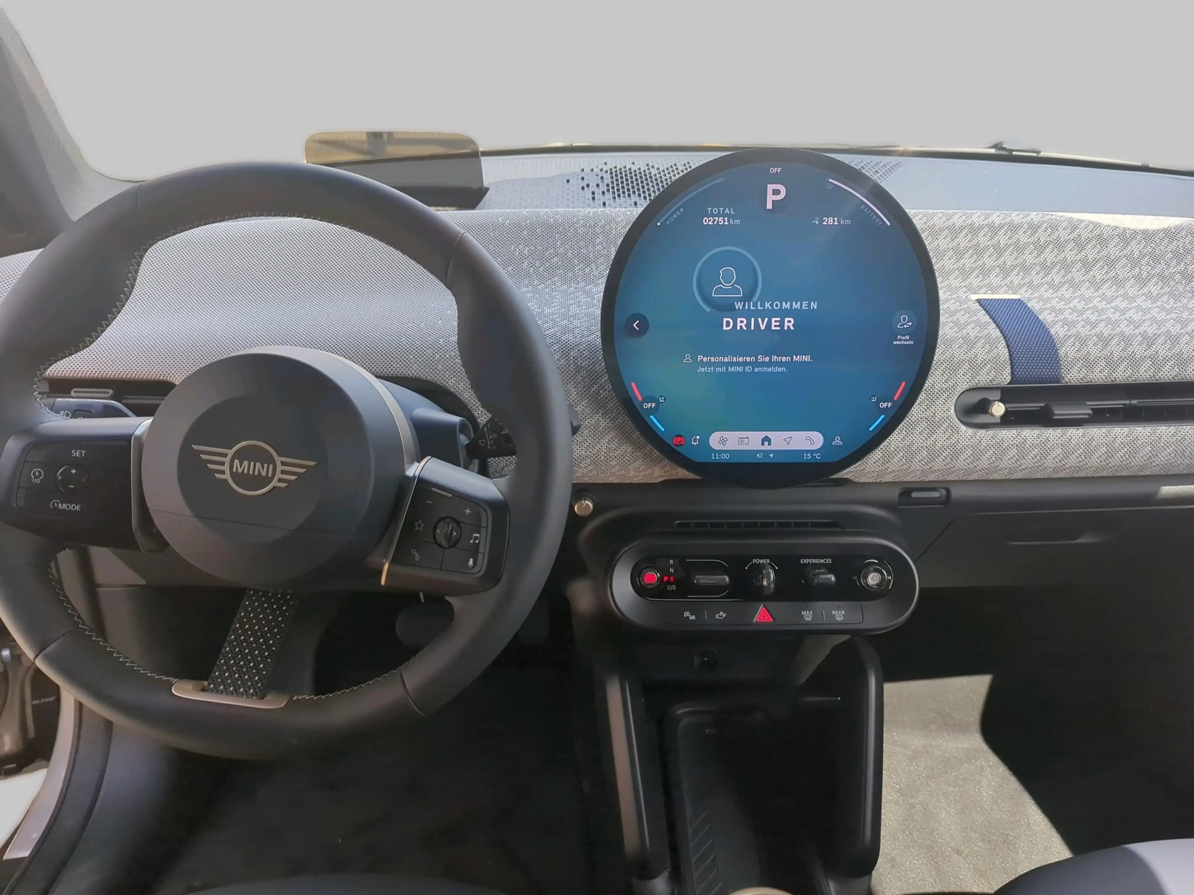 MINI Cooper SE Favoured Trim — photo 13