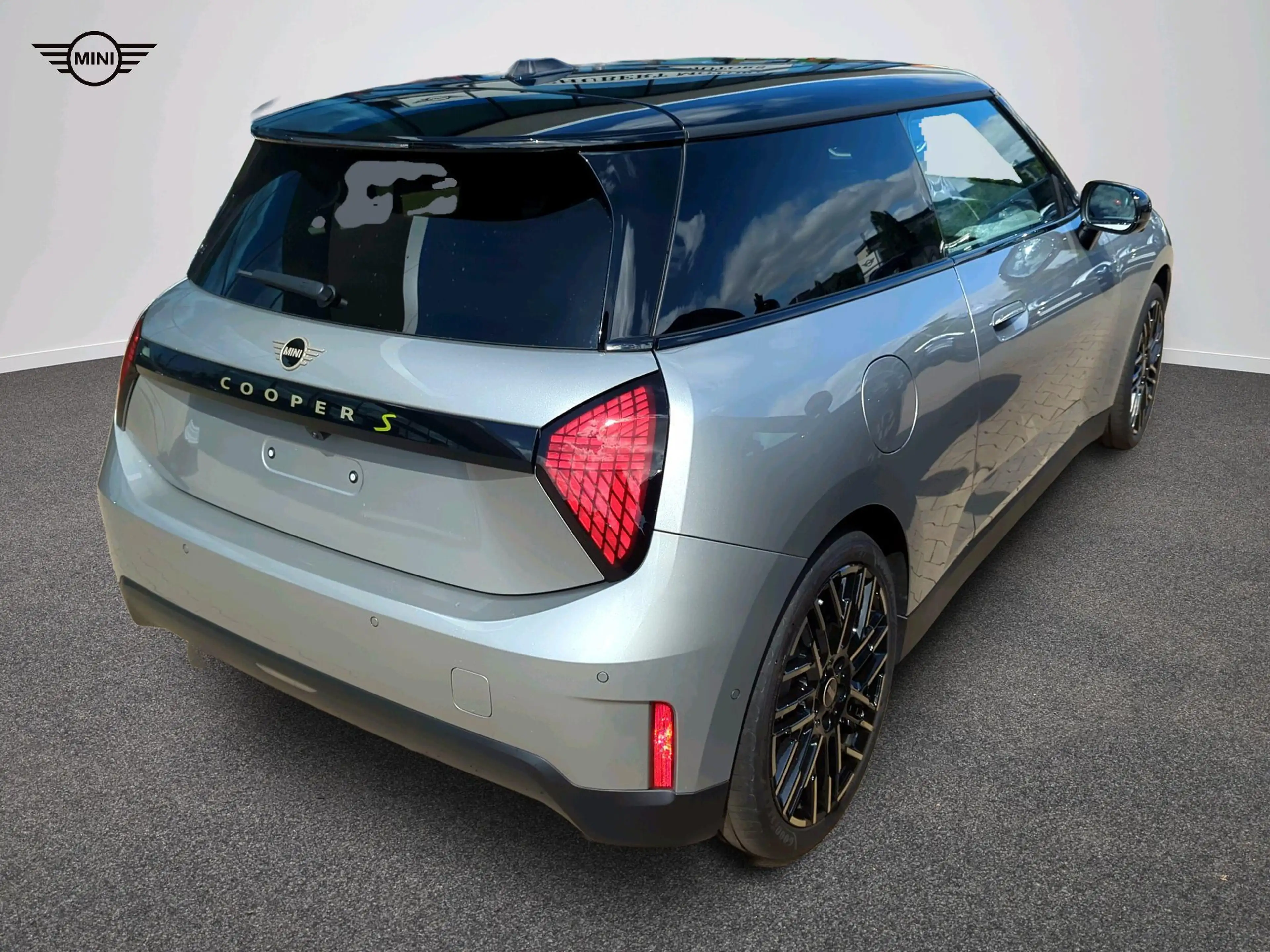 MINI Cooper SE Favoured Trim — photo 7