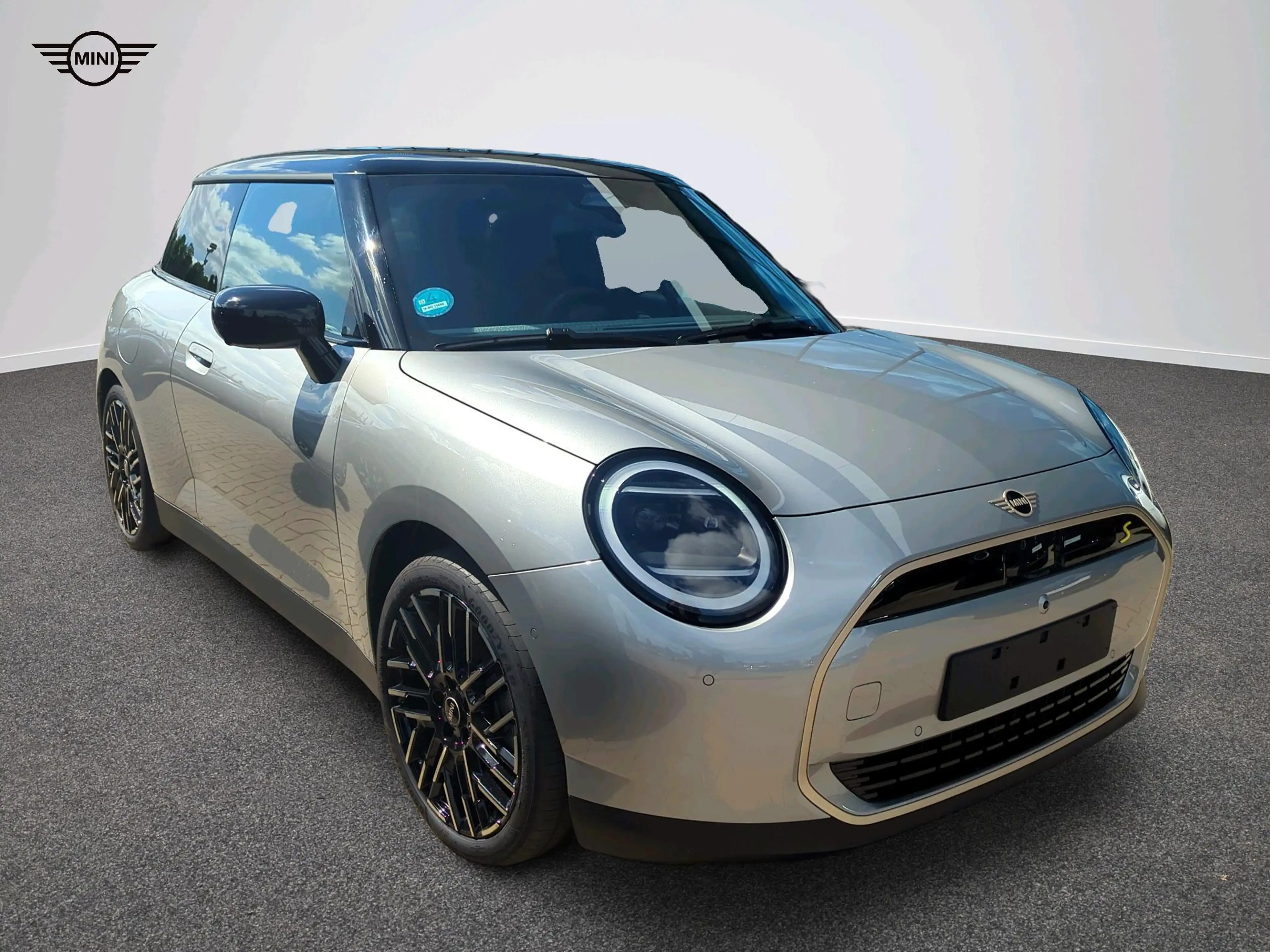 MINI Cooper SE Favoured Trim — photo 14