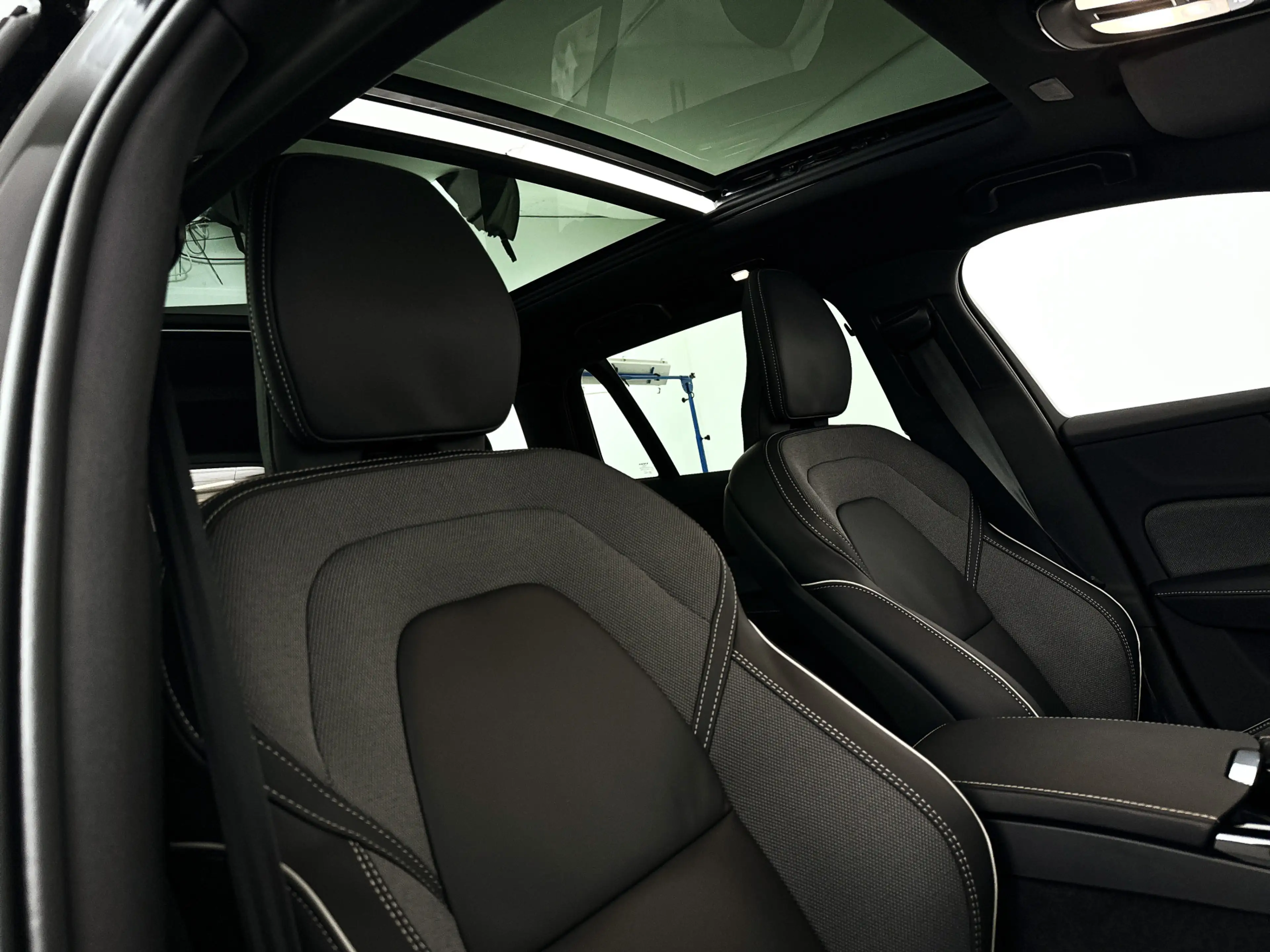 Volvo V60 T8 Plug-in hybrid AWD Plus Dark | SOH 100% | Panor — photo 37