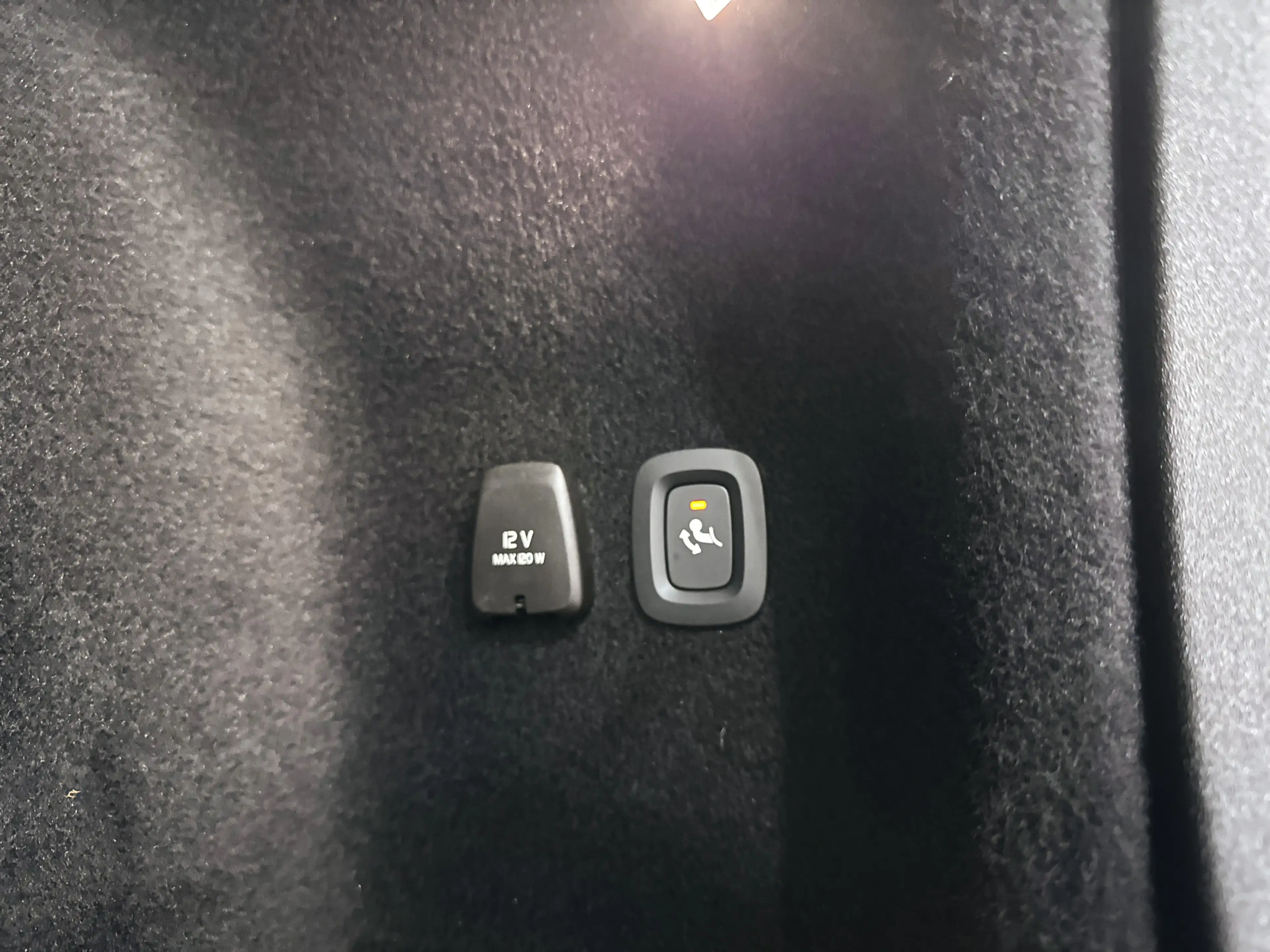 Volvo V60 T8 Plug-in hybrid AWD Plus Dark | SOH 100% | Panor — photo 17