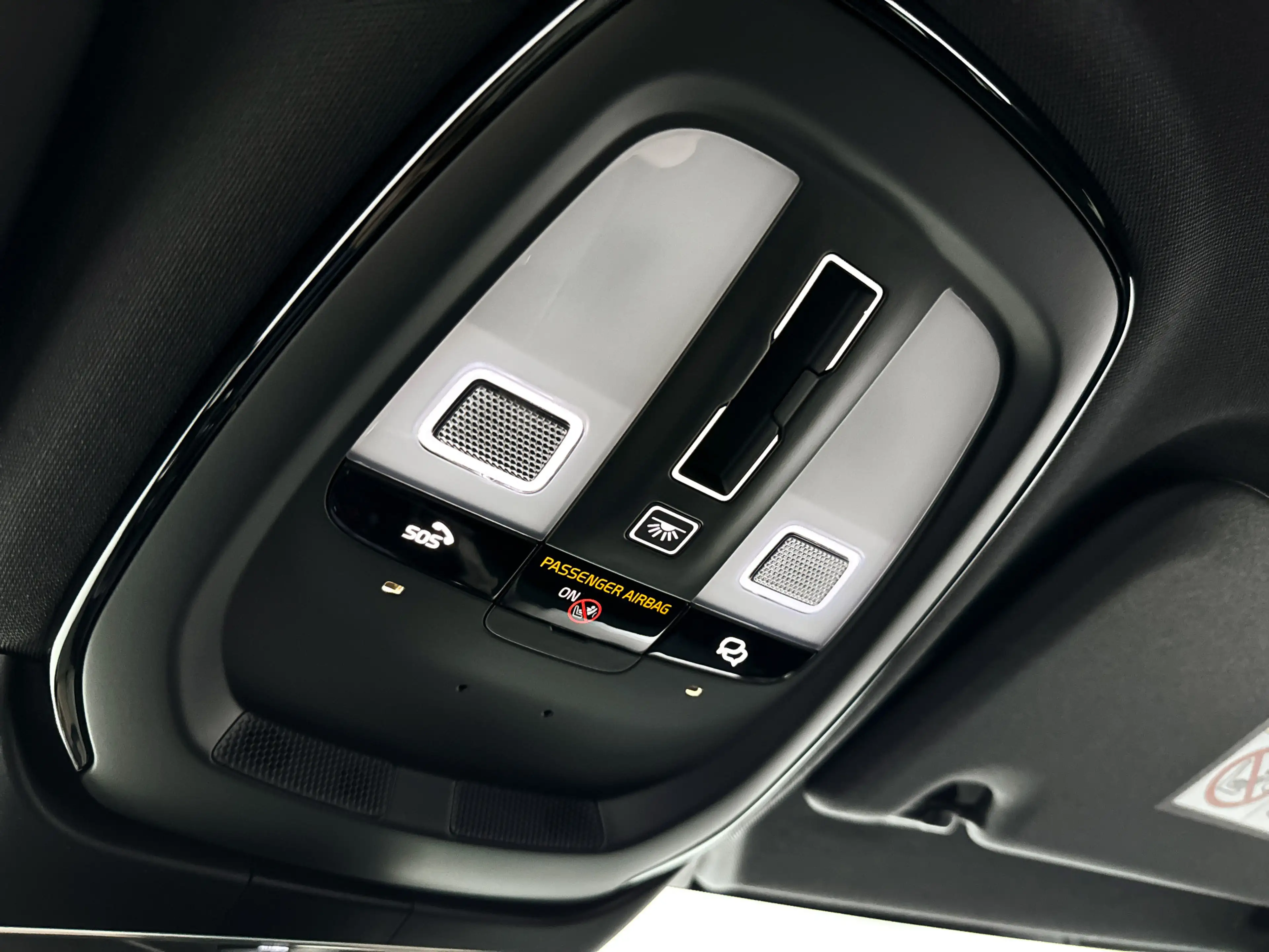 Volvo V60 T8 Plug-in hybrid AWD Plus Dark | SOH 100% | Panor — photo 32