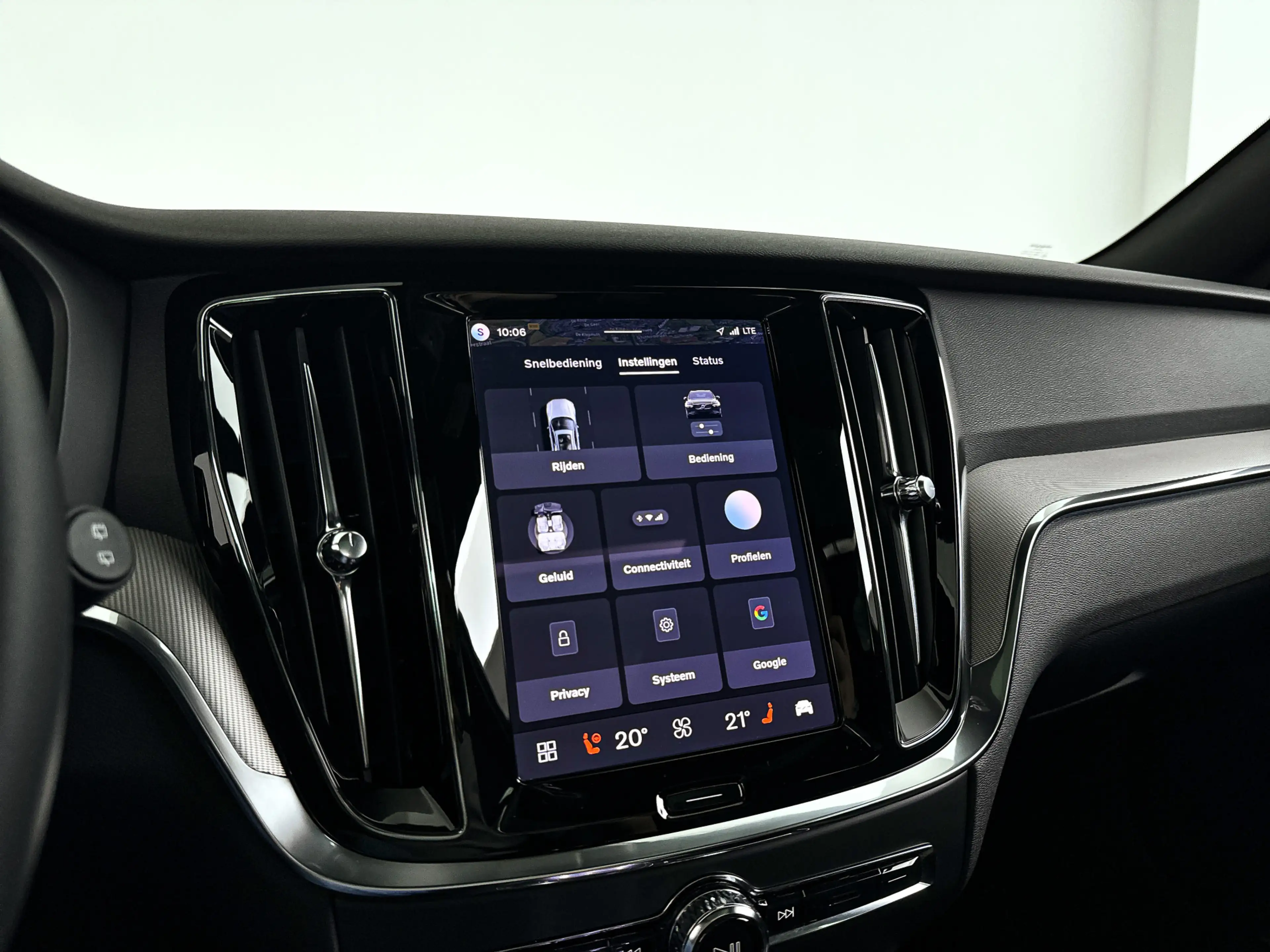 Volvo V60 T8 Plug-in hybrid AWD Plus Dark | SOH 100% | Panor — photo 27