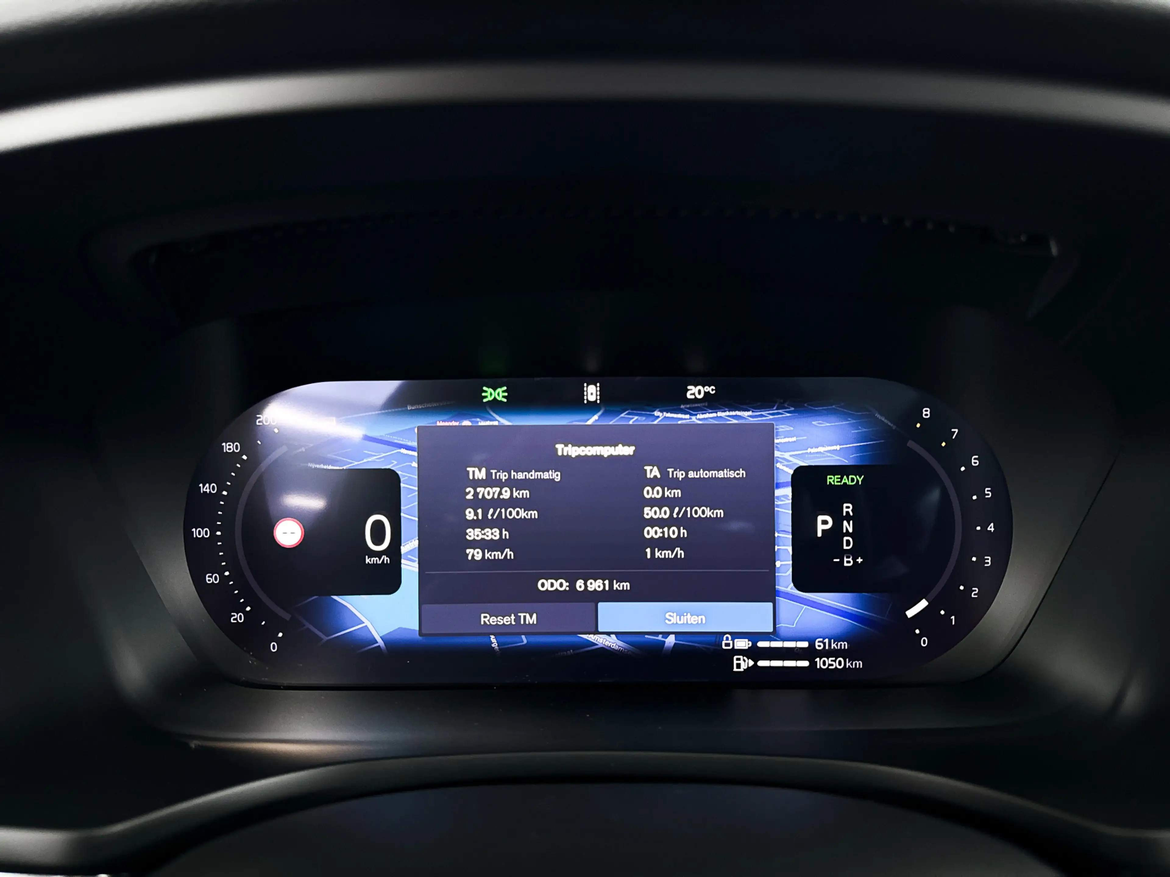Volvo V60 T8 Plug-in hybrid AWD Plus Dark | SOH 100% | Panor — photo 19
