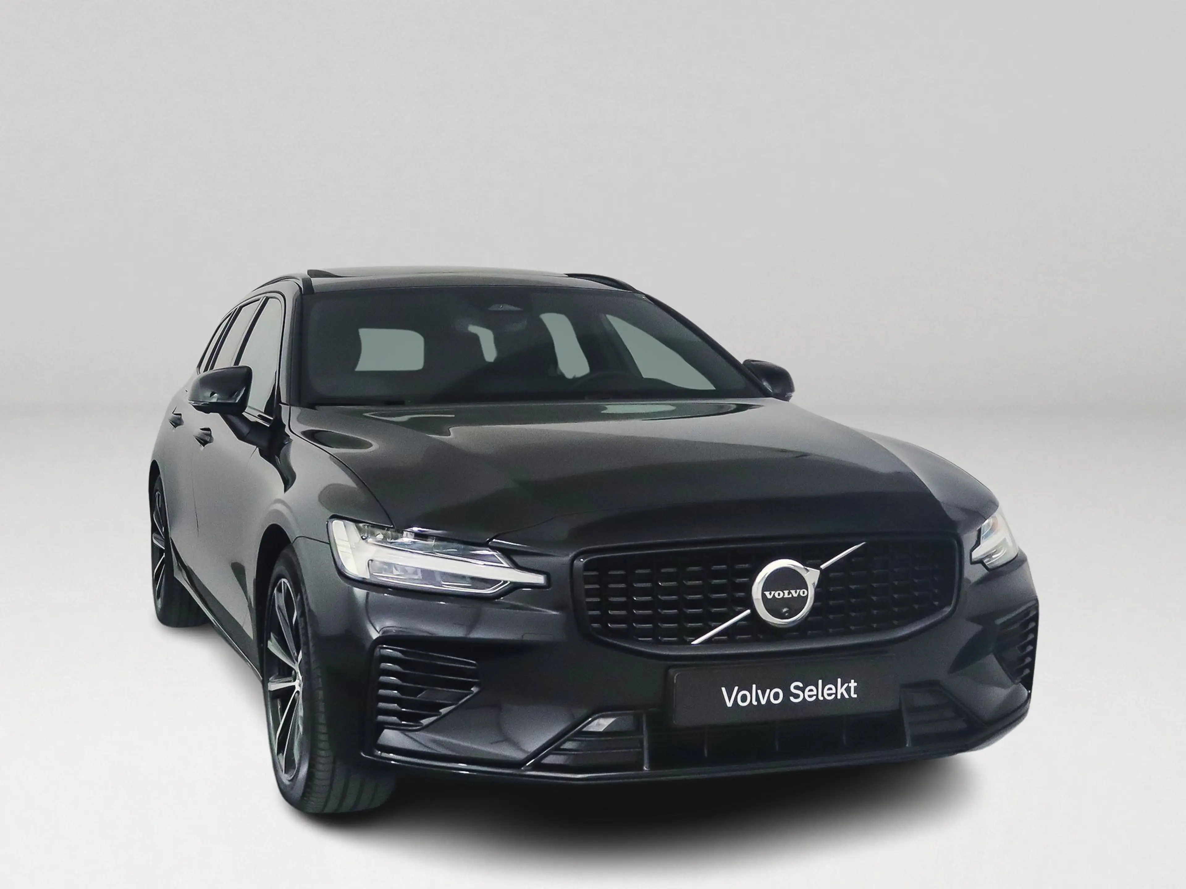 Volvo V60 T8 Plug-in hybrid AWD Plus Dark | SOH 100% | Panor — photo 11