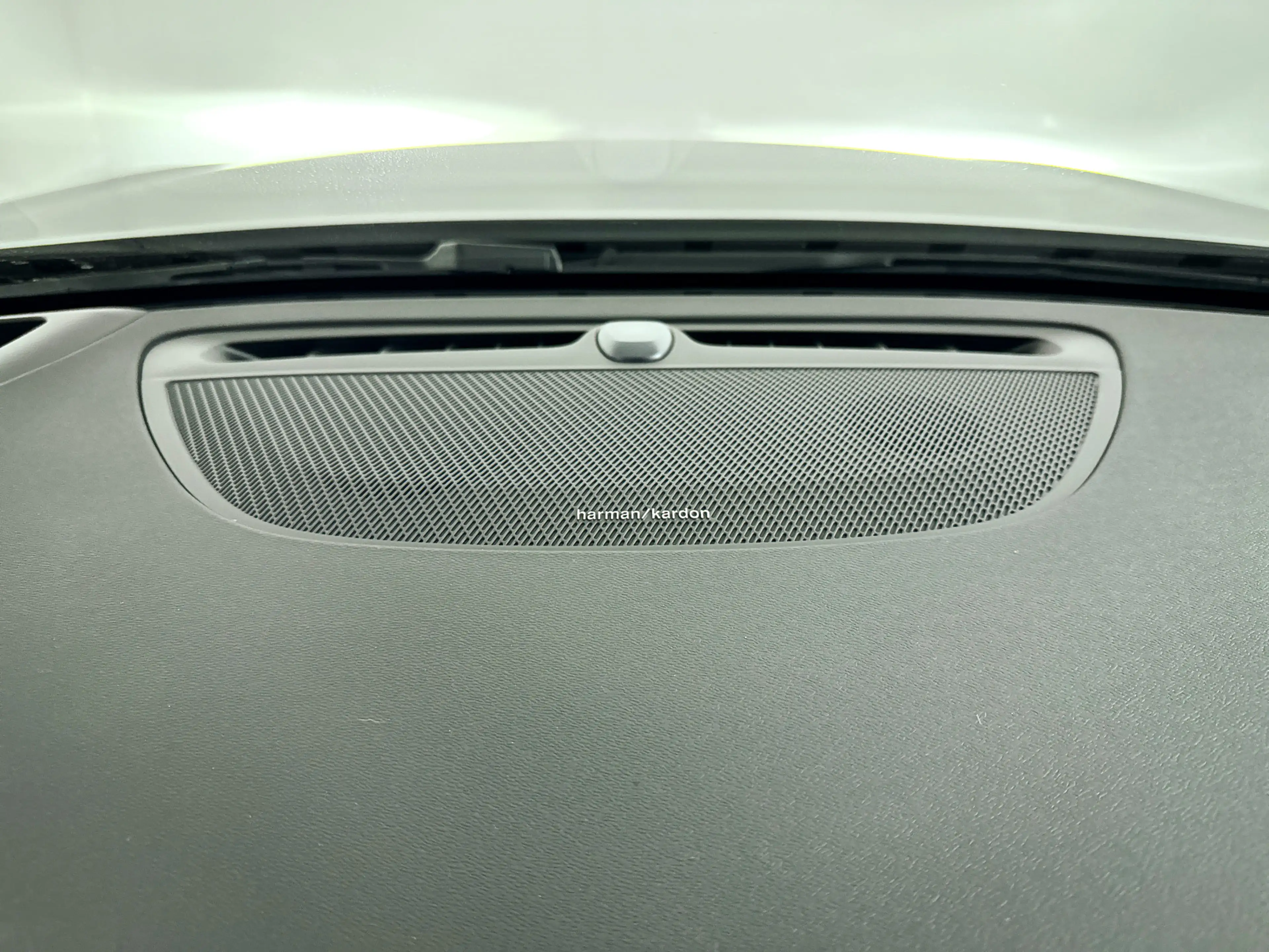 Volvo V60 T8 Plug-in hybrid AWD Plus Dark | SOH 100% | Panor — photo 31