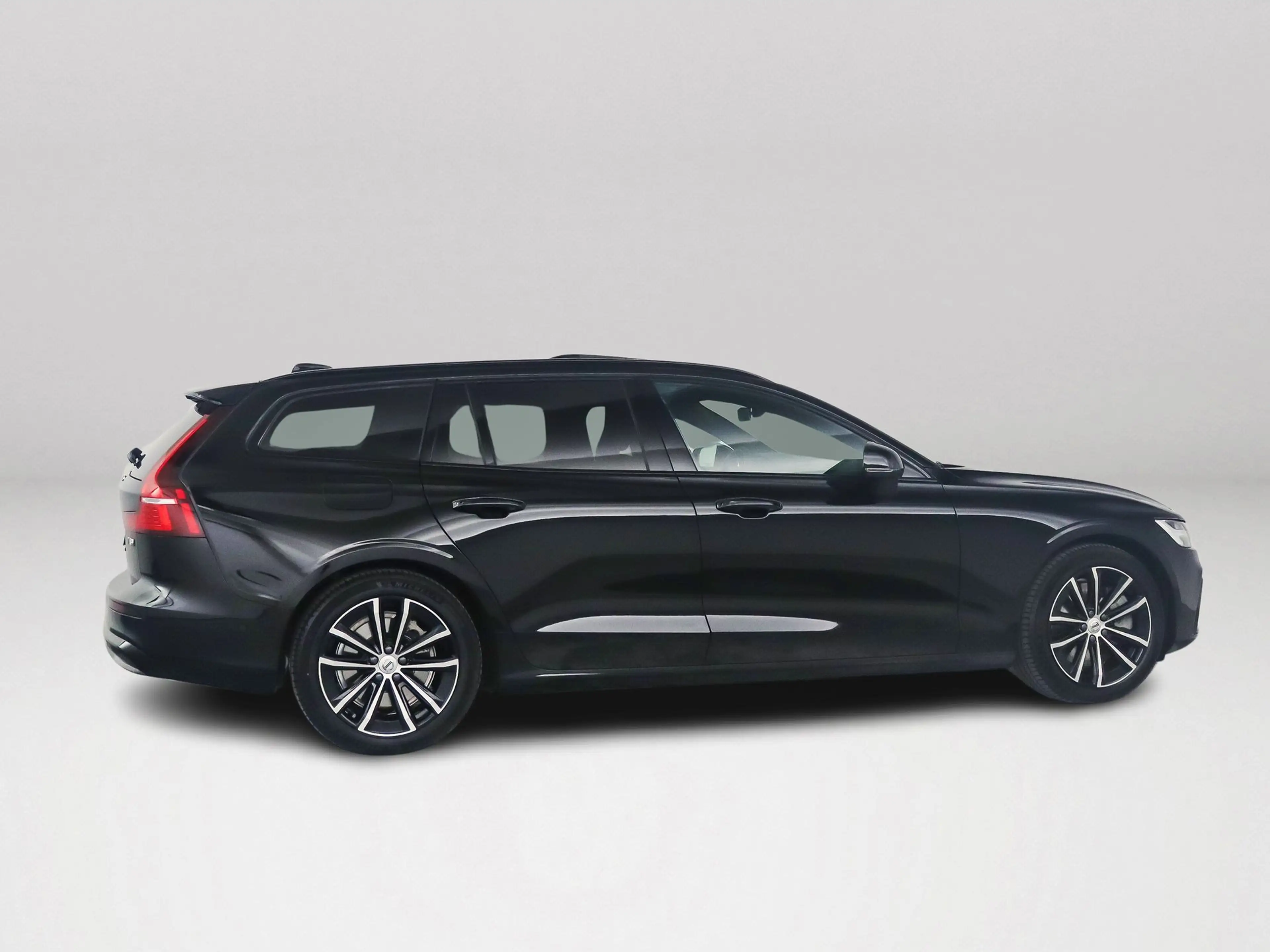 Volvo V60 T8 Plug-in hybrid AWD Plus Dark | SOH 100% | Panor — photo 5