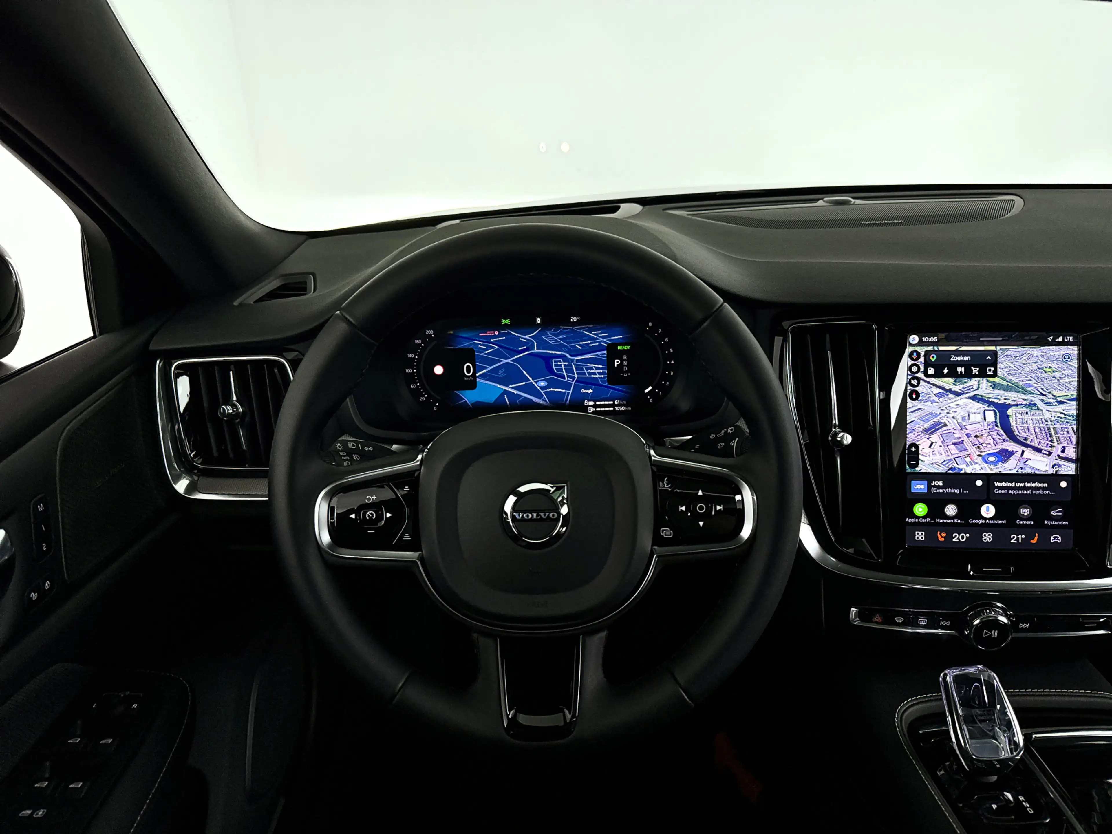 Volvo V60 T8 Plug-in hybrid AWD Plus Dark | SOH 100% | Panor — photo 18
