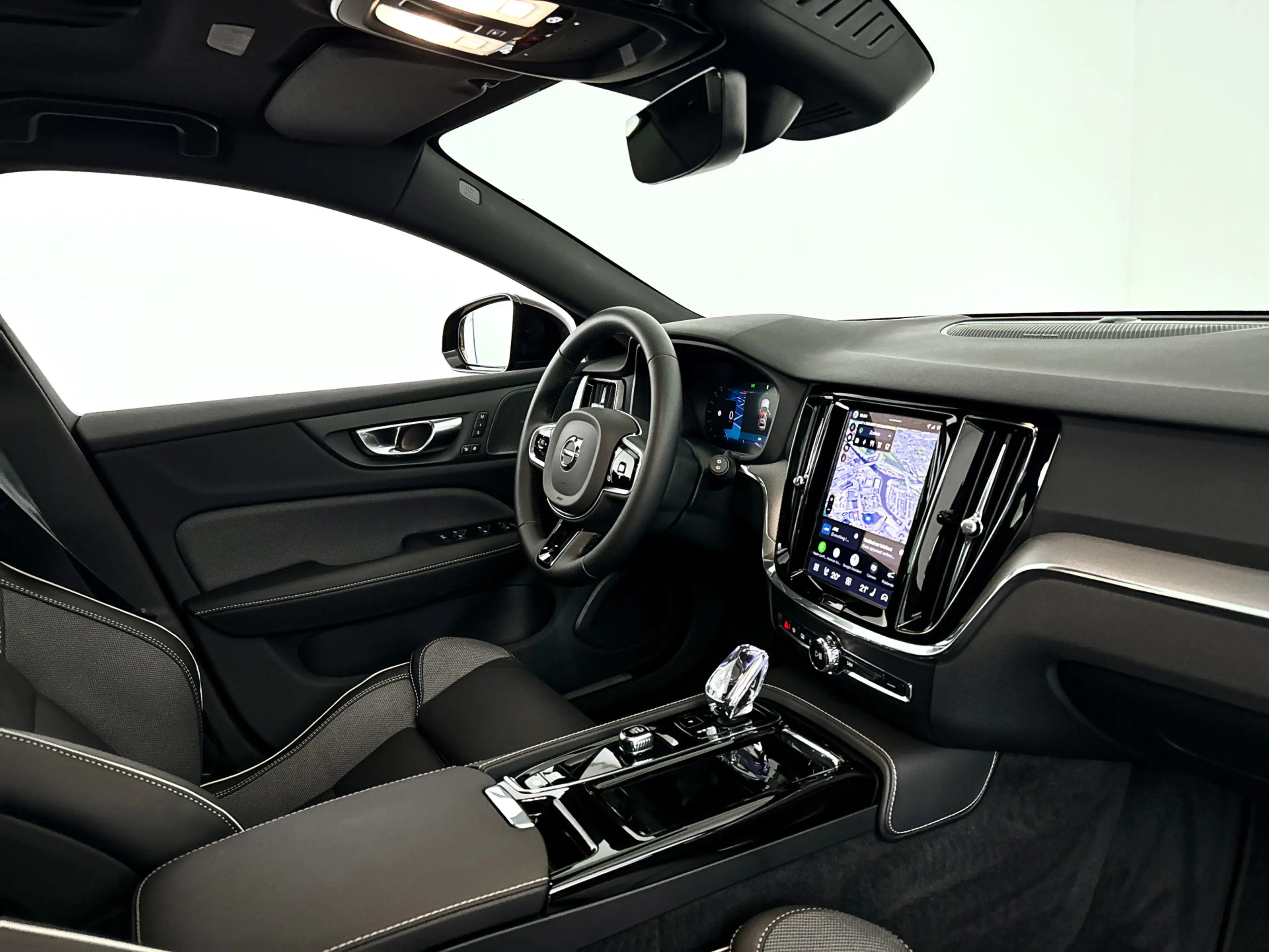 Volvo V60 T8 Plug-in hybrid AWD Plus Dark | SOH 100% | Panor — photo 36