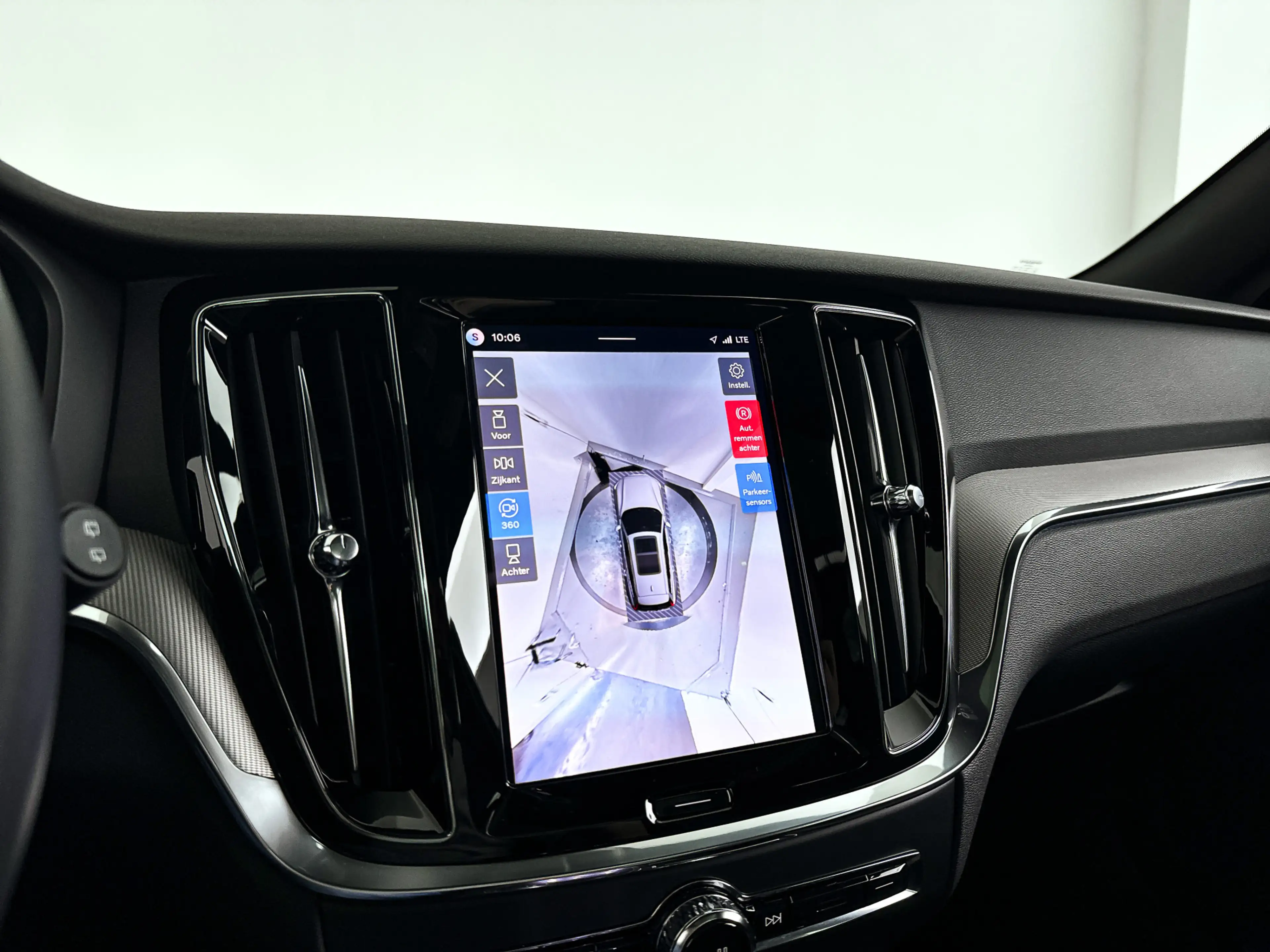 Volvo V60 T8 Plug-in hybrid AWD Plus Dark | SOH 100% | Panor — photo 26