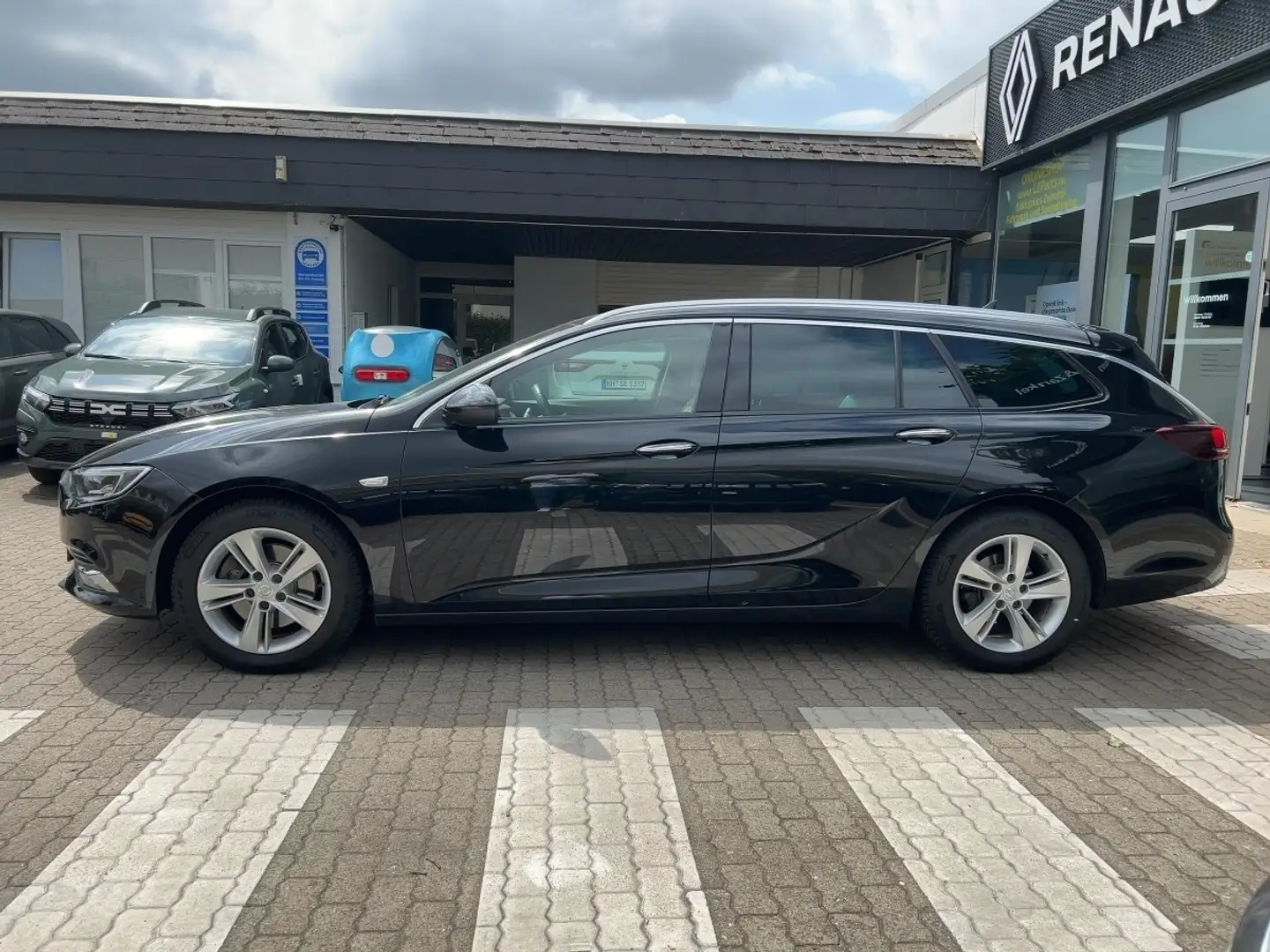 Opel Insignia 1.6 TURBO SPORT Klima,GJR,Navi,Kamera Black - 2