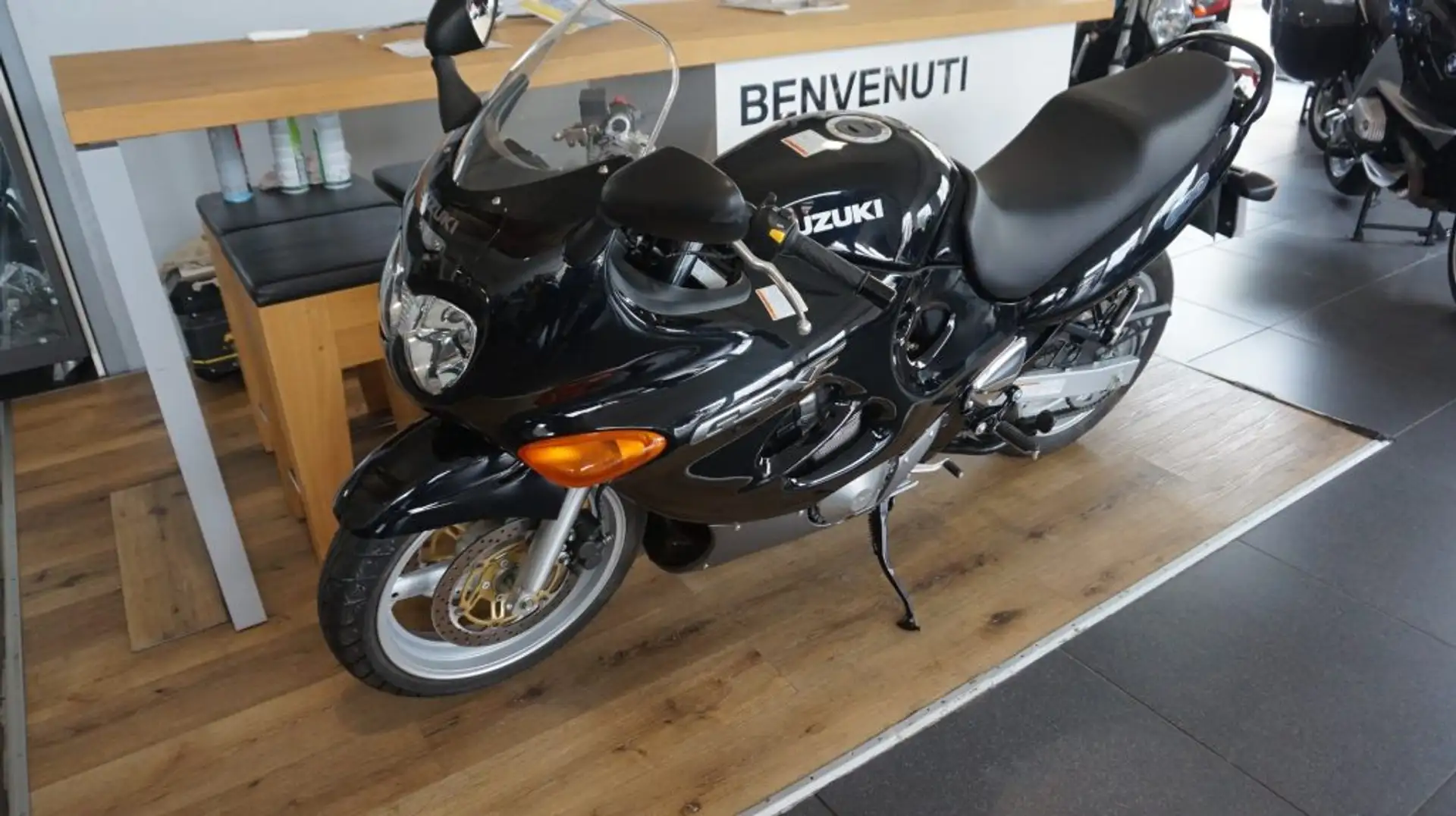 Suzuki GSX 600 F . Nero - 1