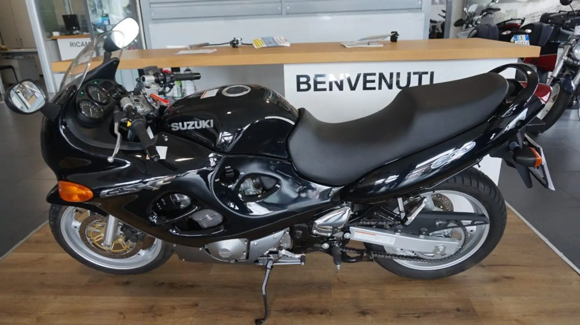 Suzuki GSX 600 F . Nero - 2