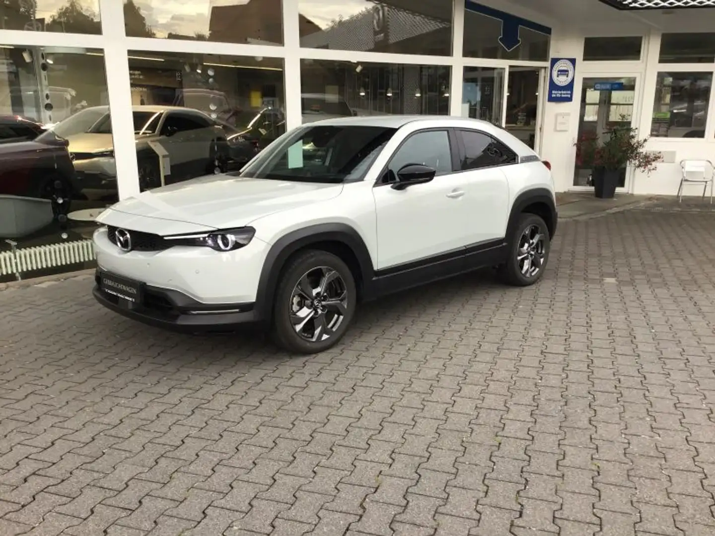 Mazda MX-30 35,5 kWh e-SKYACTIV 145 PS Industrial Vintage Weiß - 1