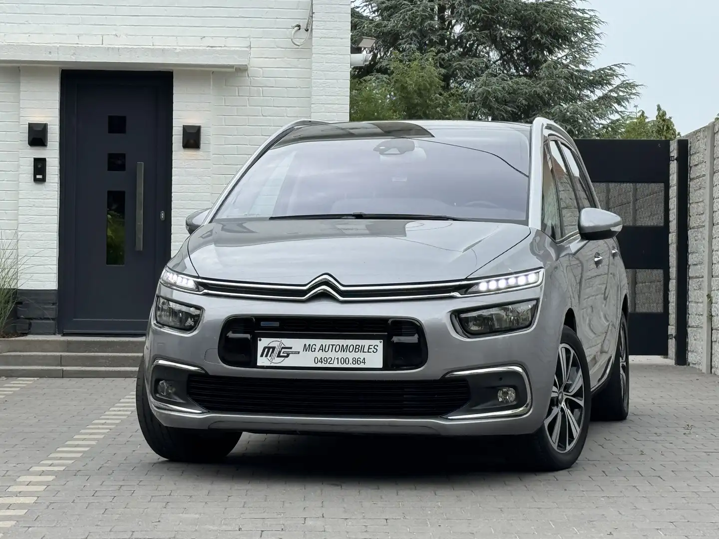 Citroen Grand C4 Picasso 1.2 ESSENCE SHINE S EXCLUSIVE 7 PLACES BOITE AUTO Gris - 1