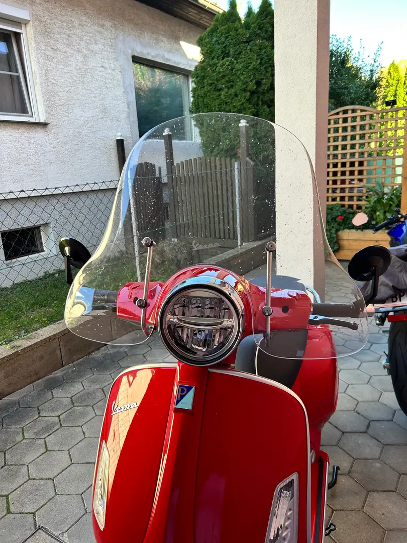 Vespa GTS Super 300 Piros - 2