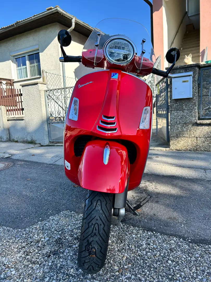 Vespa GTS Super 300 Piros - 1