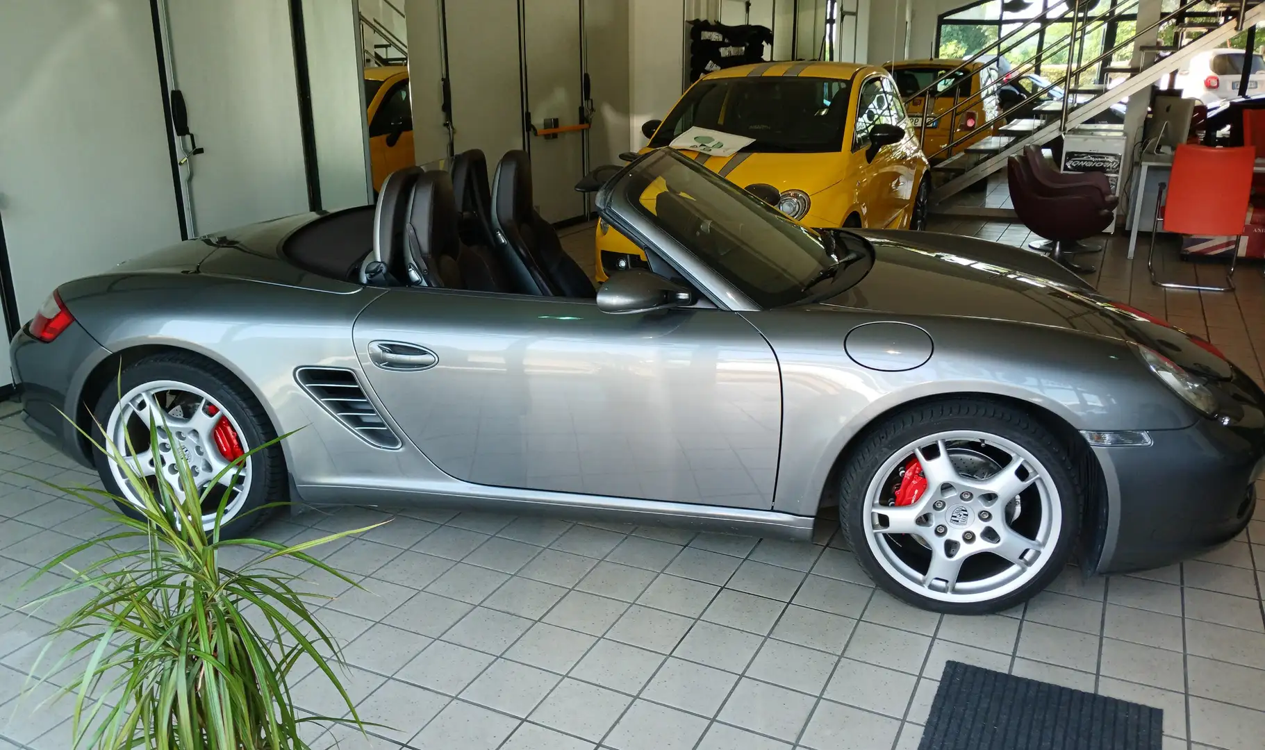Porsche Boxster S  3,4 km 88000  italiana grigia/marrone Manuale Grijs - 2