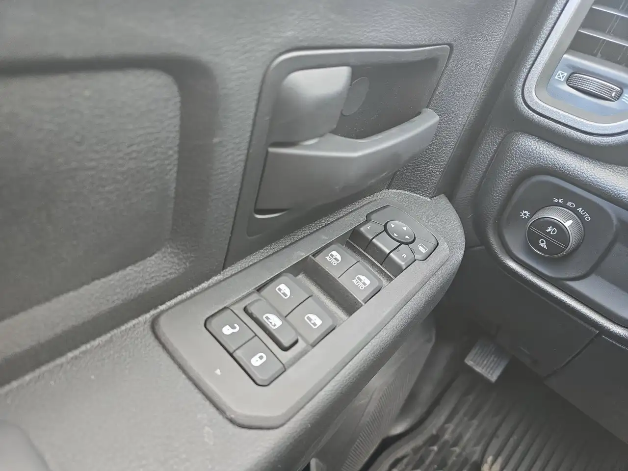RAM 3500 снимка RAM 3500